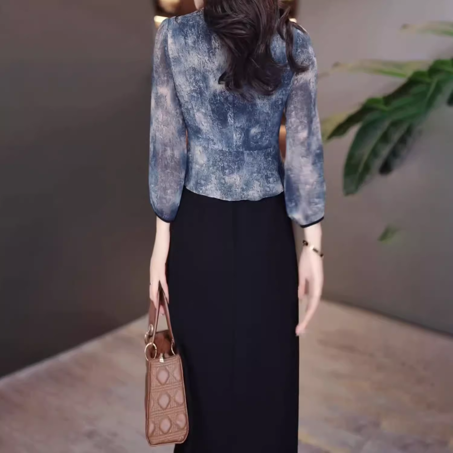 18095-Đầm liền phối voan hoạ tiết loang màu cổ thắt nơ cách điệu ( voan, lụa)_thumbnail_2