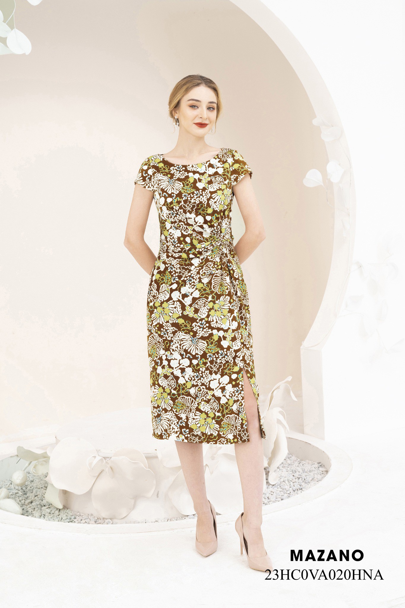 Đầm xoắn eo xẻ tà phía trước