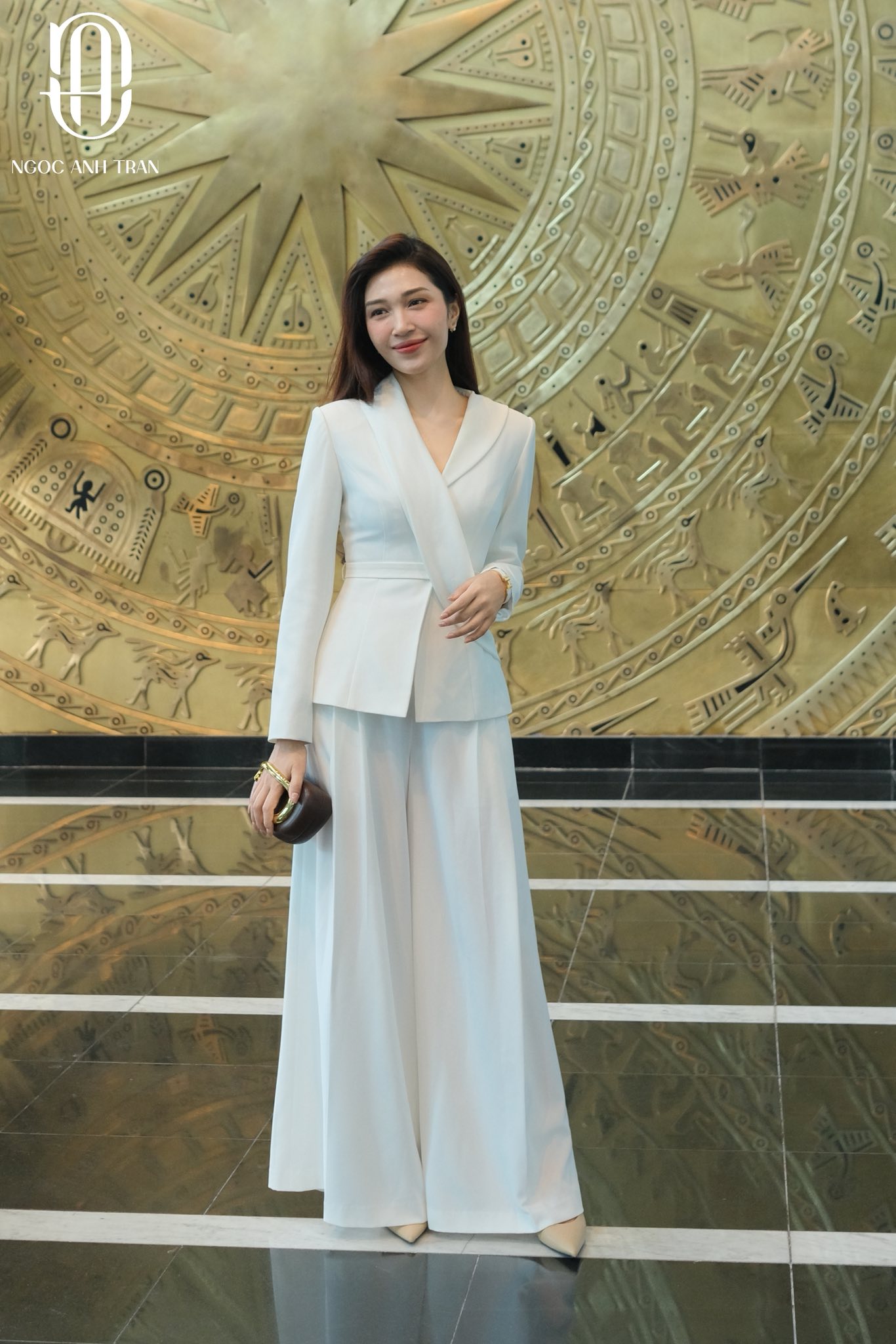 V057 - Áo vest khăn trắng khoá lưng