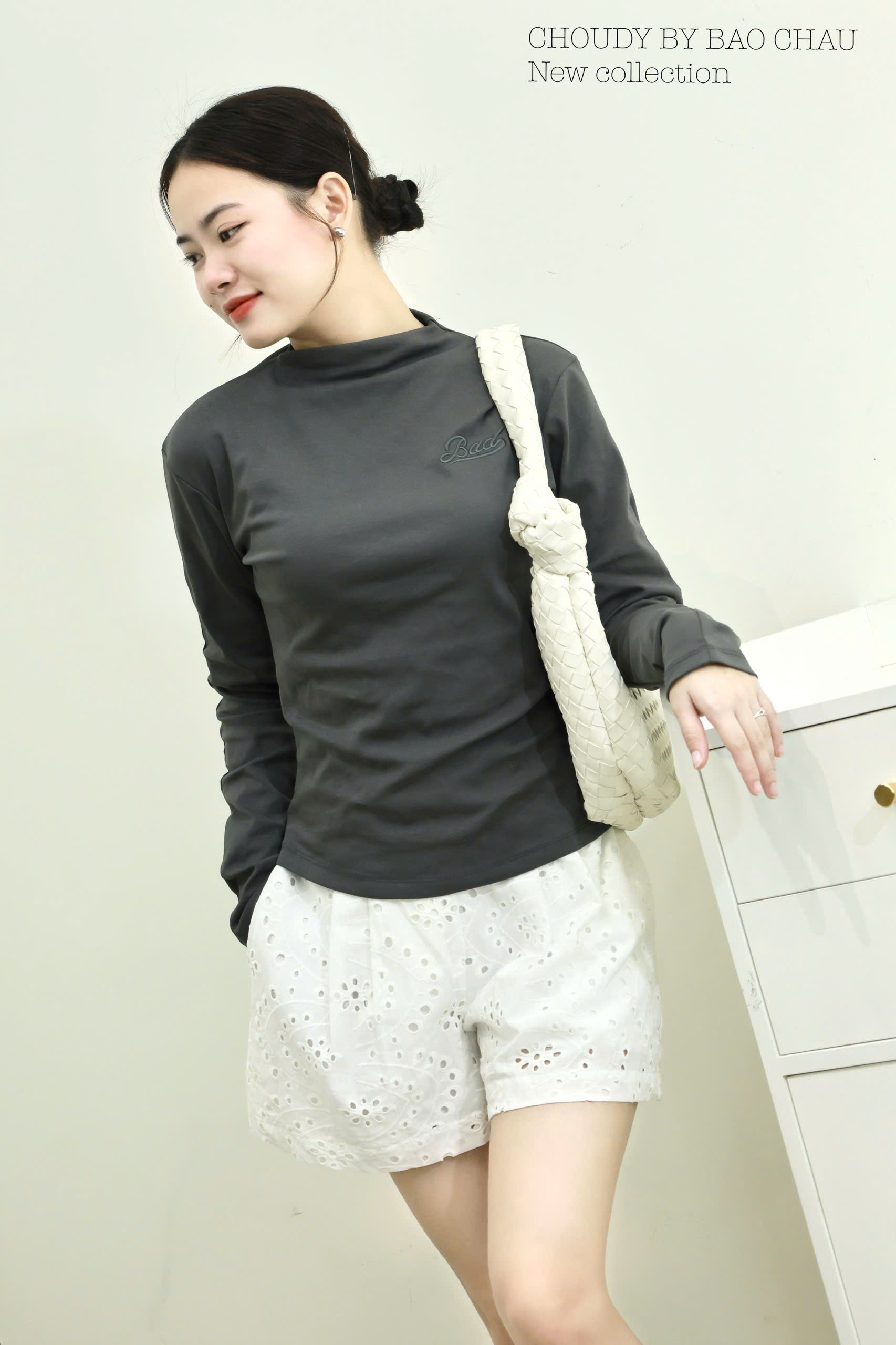 U770 QUẦN SHORT ĐỤC LỖ TRẮNG