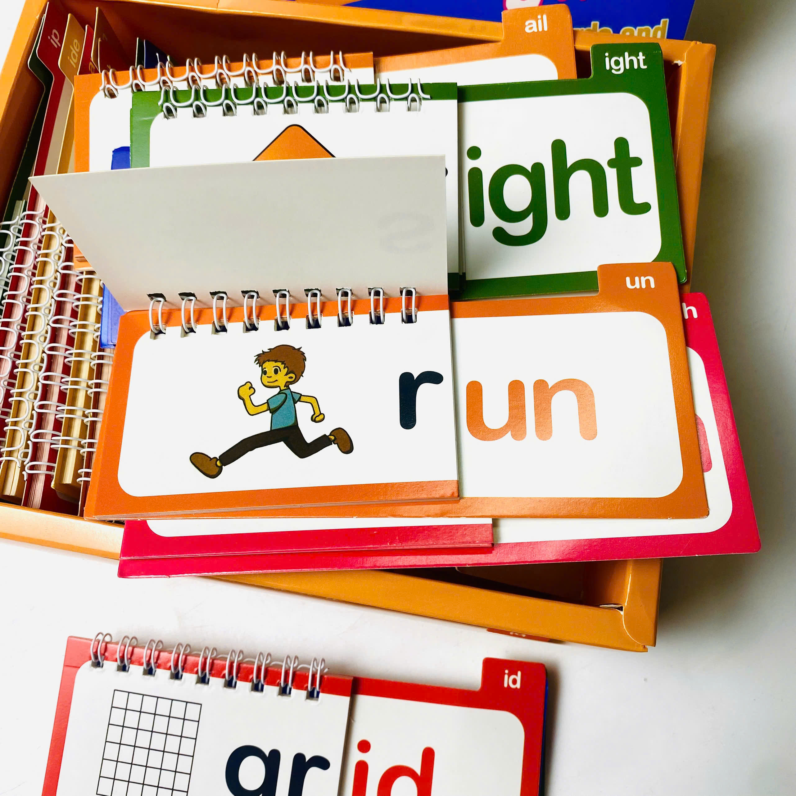 Bộ thẻ tập đánh vần Word Family Build Book_thumbnail_0