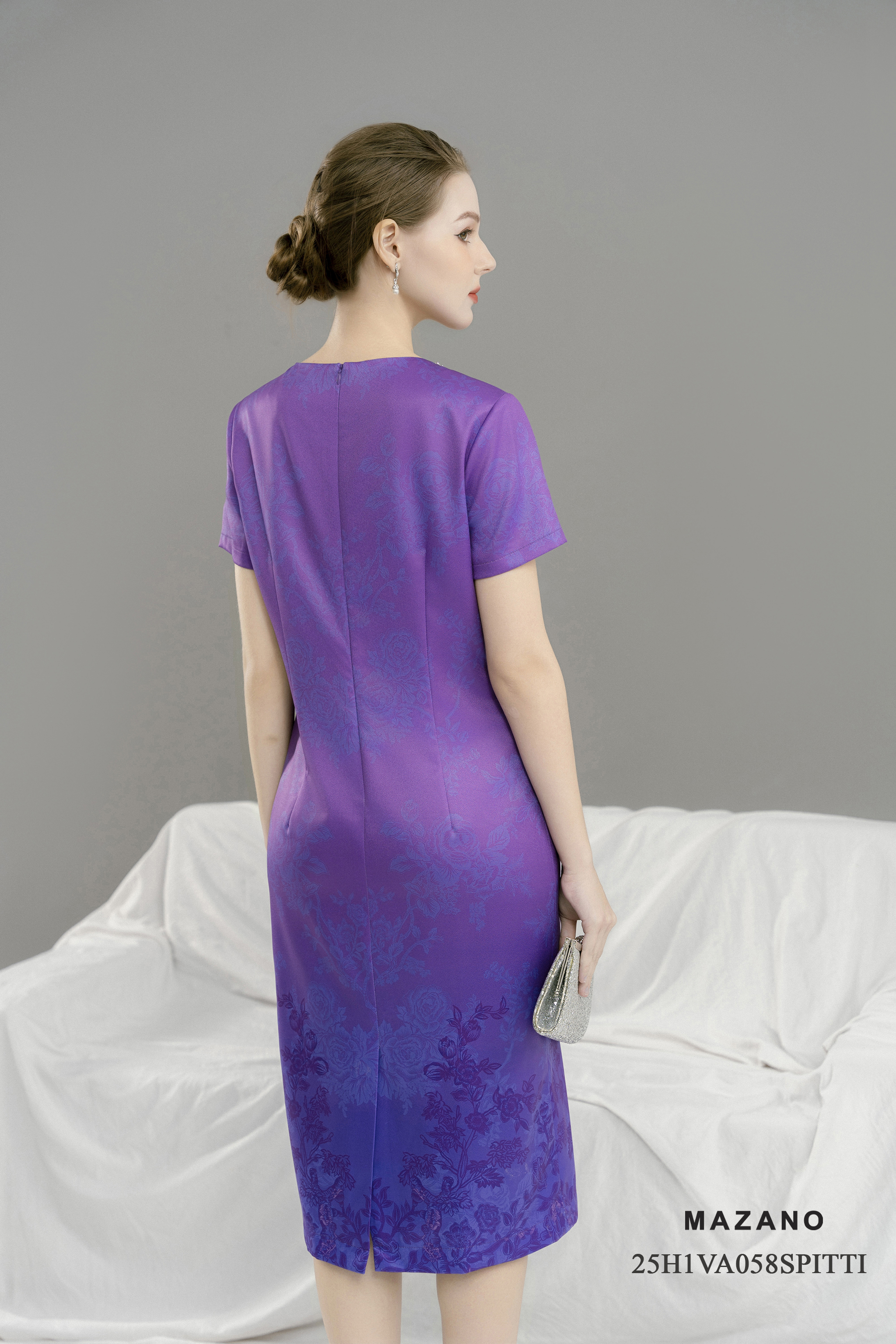 Váy Đầm Suông Vải thô sạn Hoạ tiết hoa cách điệu Cổ tròn Đính đá sang trọng Tay ngắn Dài qua gối_thumbnail_5