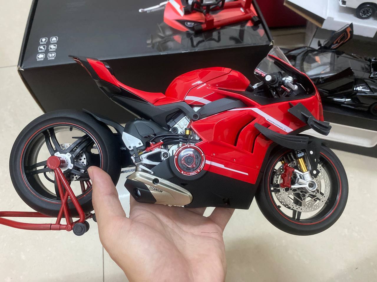 MH Ducati V4R - V4 - V4S_thumbnail_0