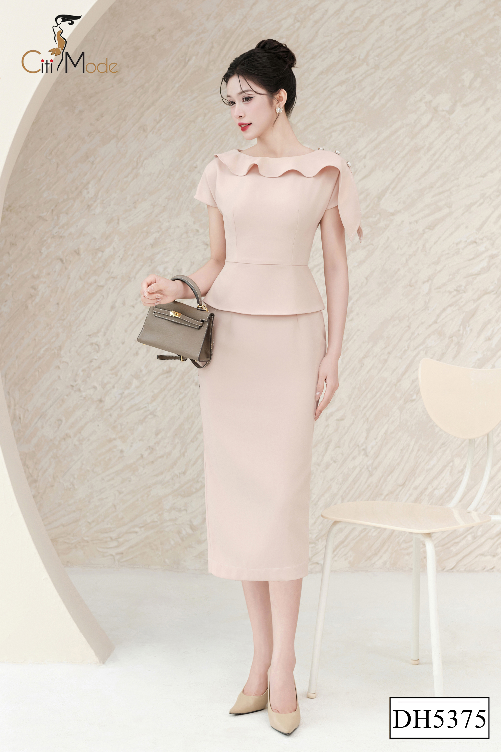 Đầm ôm peplum nâu cổ thuyền vạt_thumbnail_3