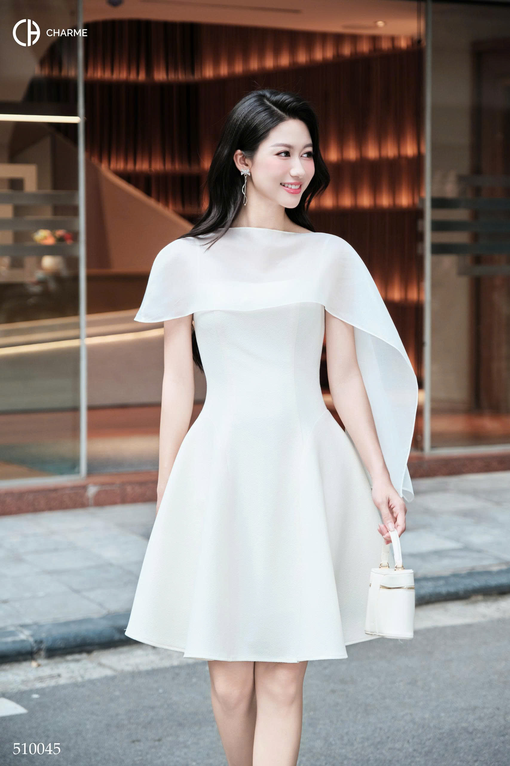 Váy 2 dây dáng ngắn quàng khăn