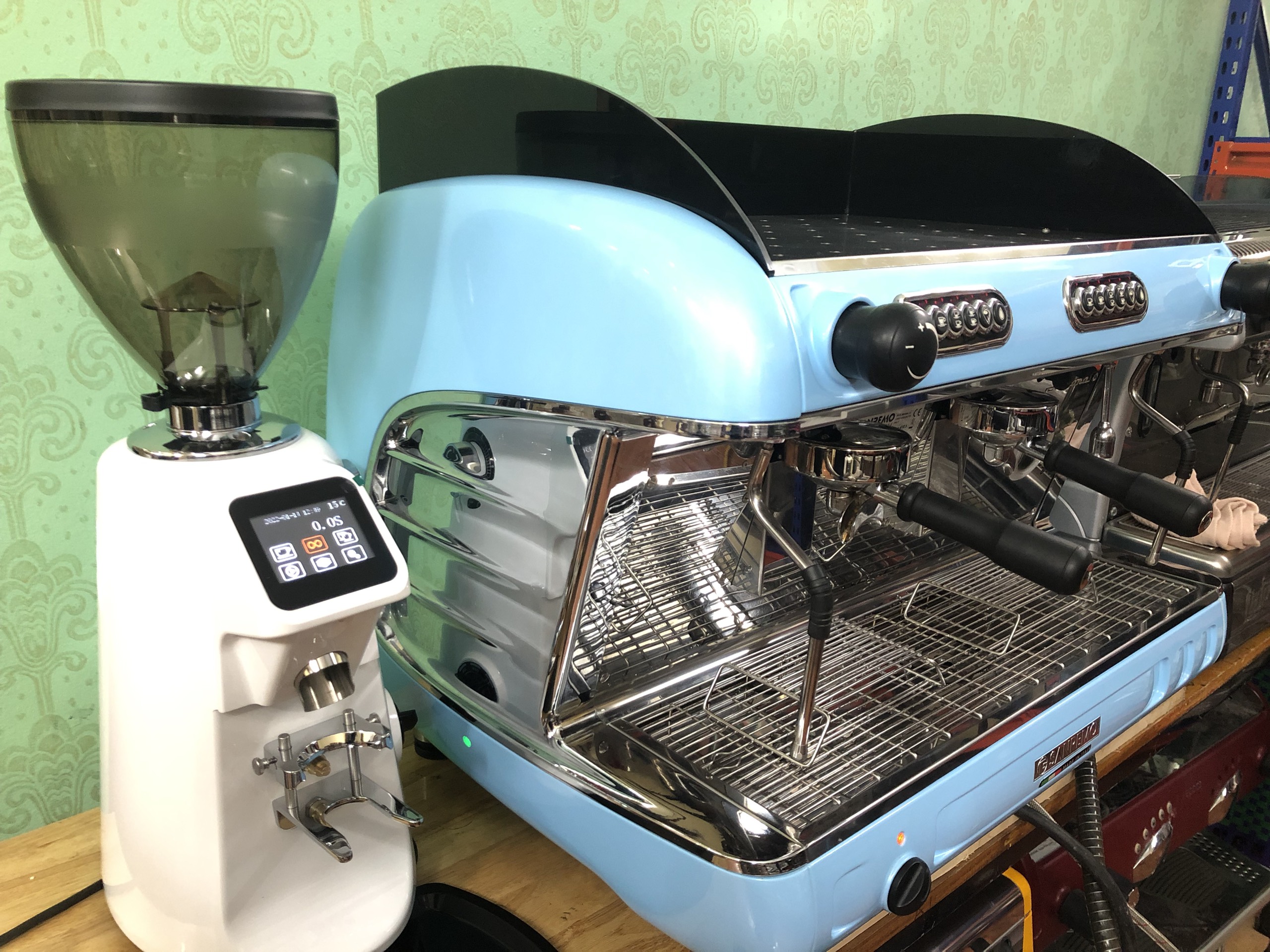 Cho thuê máy pha cà phê Sanremo – Nhanh trong ngày, có kèm máy xay, chỉ từ 90k/ngày