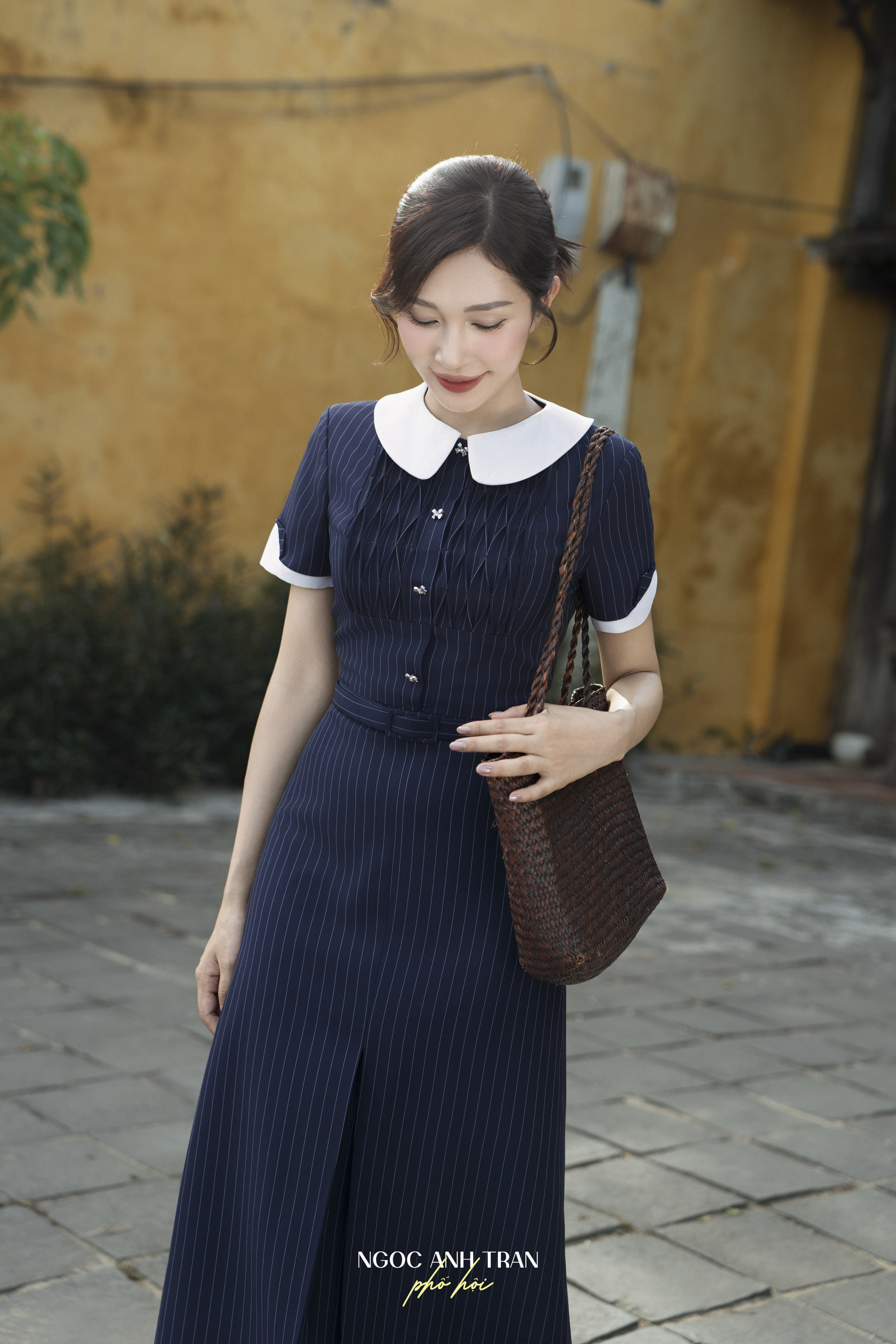 D133 - Váy kẻ xanh cổ sen trắng Hội An