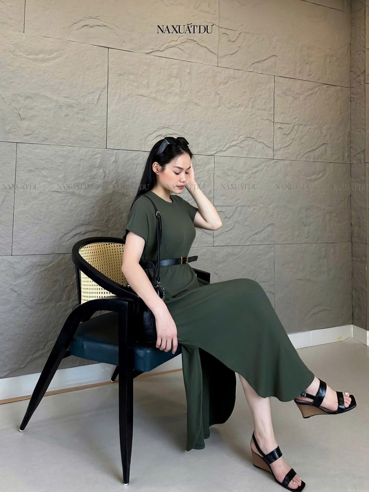 Đầm dài suông xẻ tà nữ 