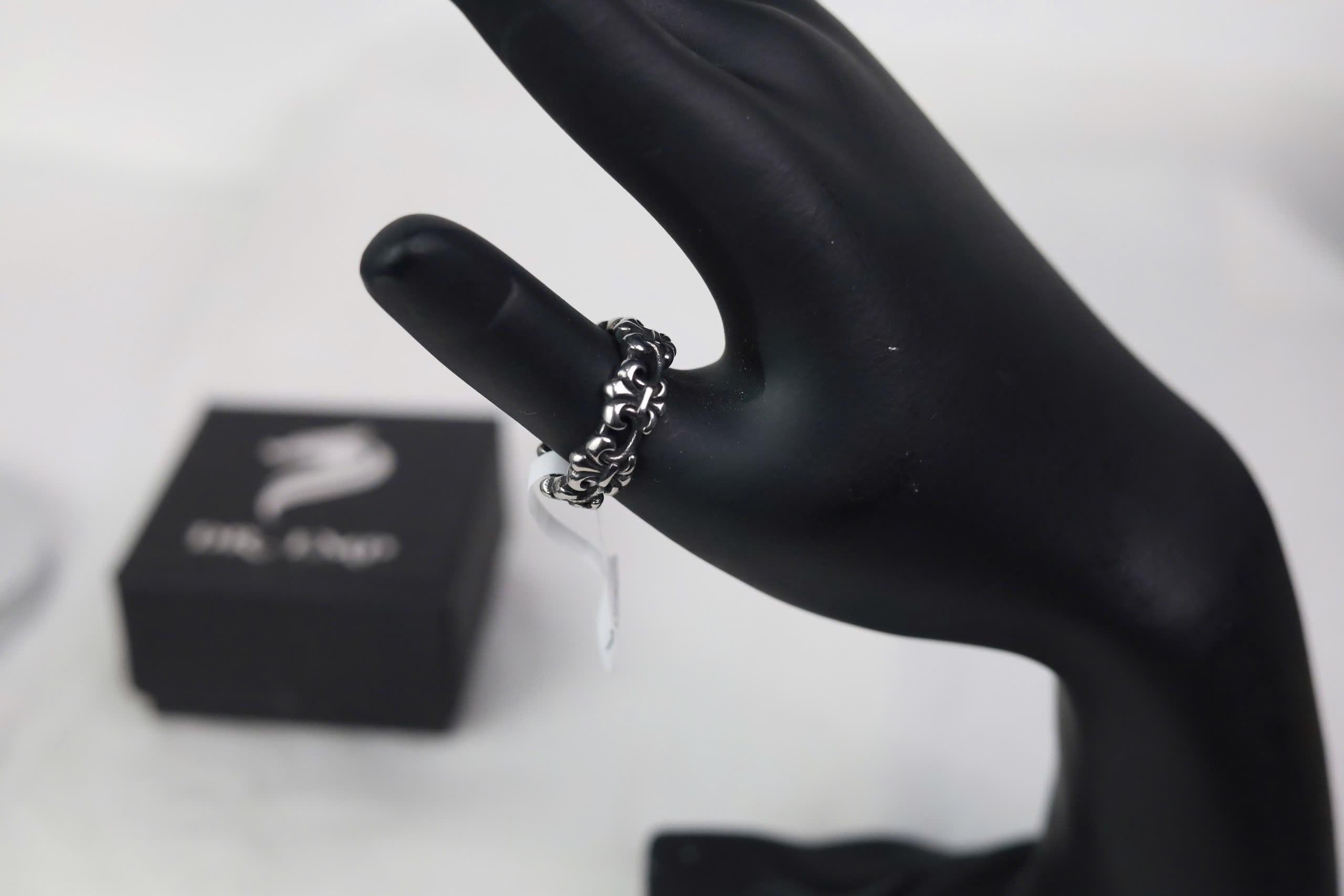 nhẫn kiểu chrome heart logo xung quanh size 8_thumbnail_1