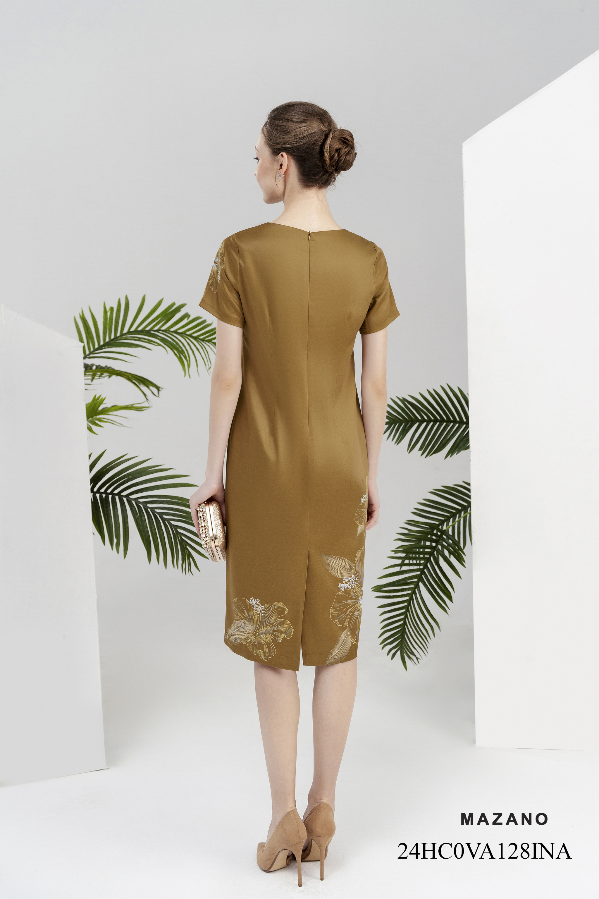 Đầm suông nâu, vải lụa họa tiết in bố cục_thumbnail_2