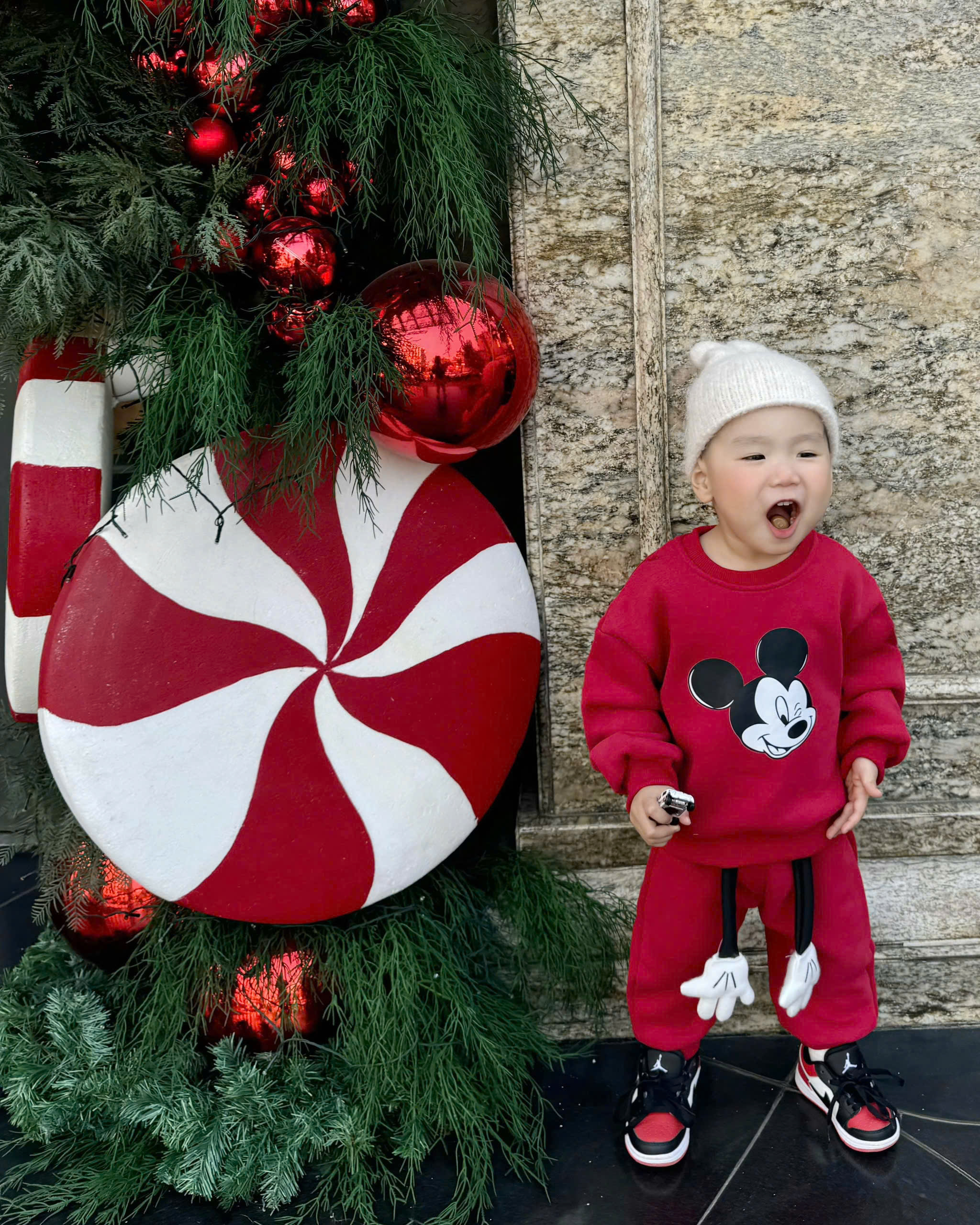 T81 BỘ DÀI MICKEY THÒ TAY - A210.436_thumbnail_2