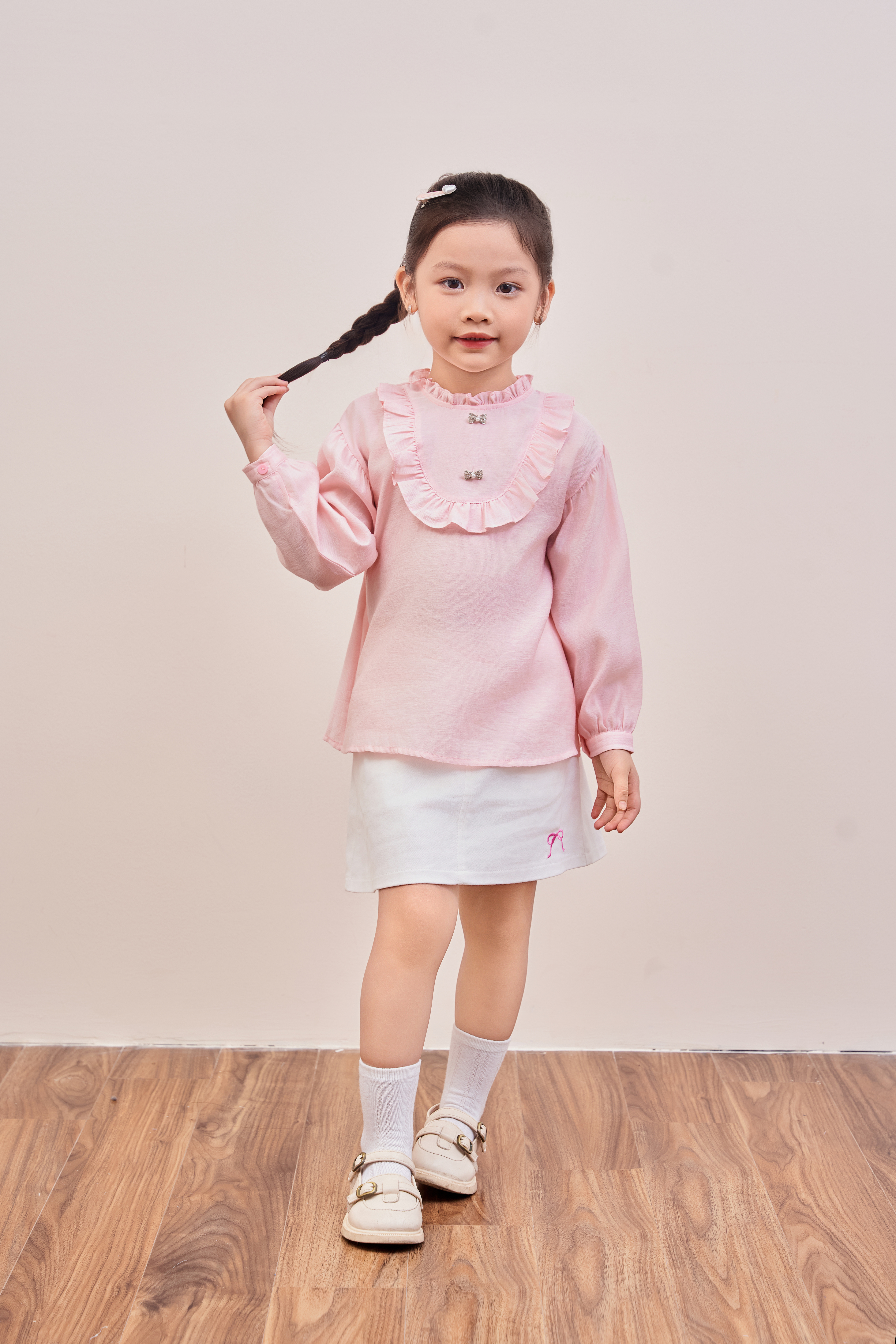 Áo cổ nhún bèo đính nơ xinh xắn_thumbnail_3