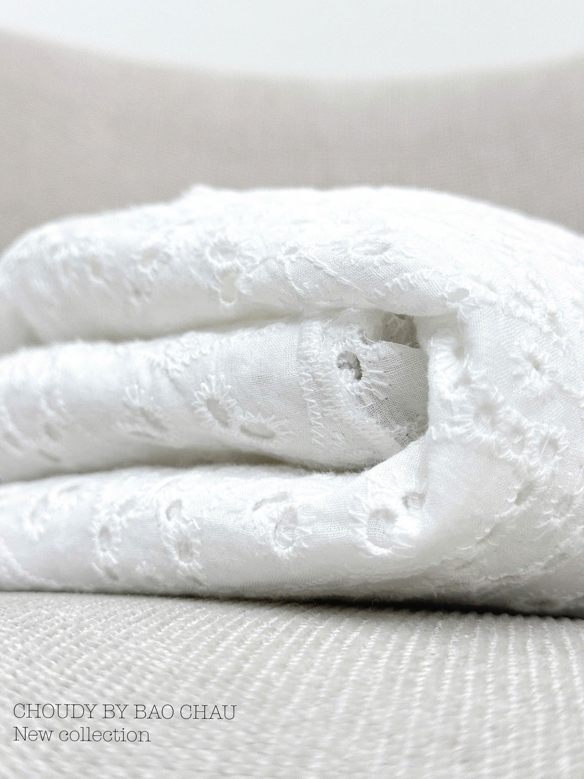 U111 ÁO ĐỤC LỖ TRẮNG_thumbnail_7