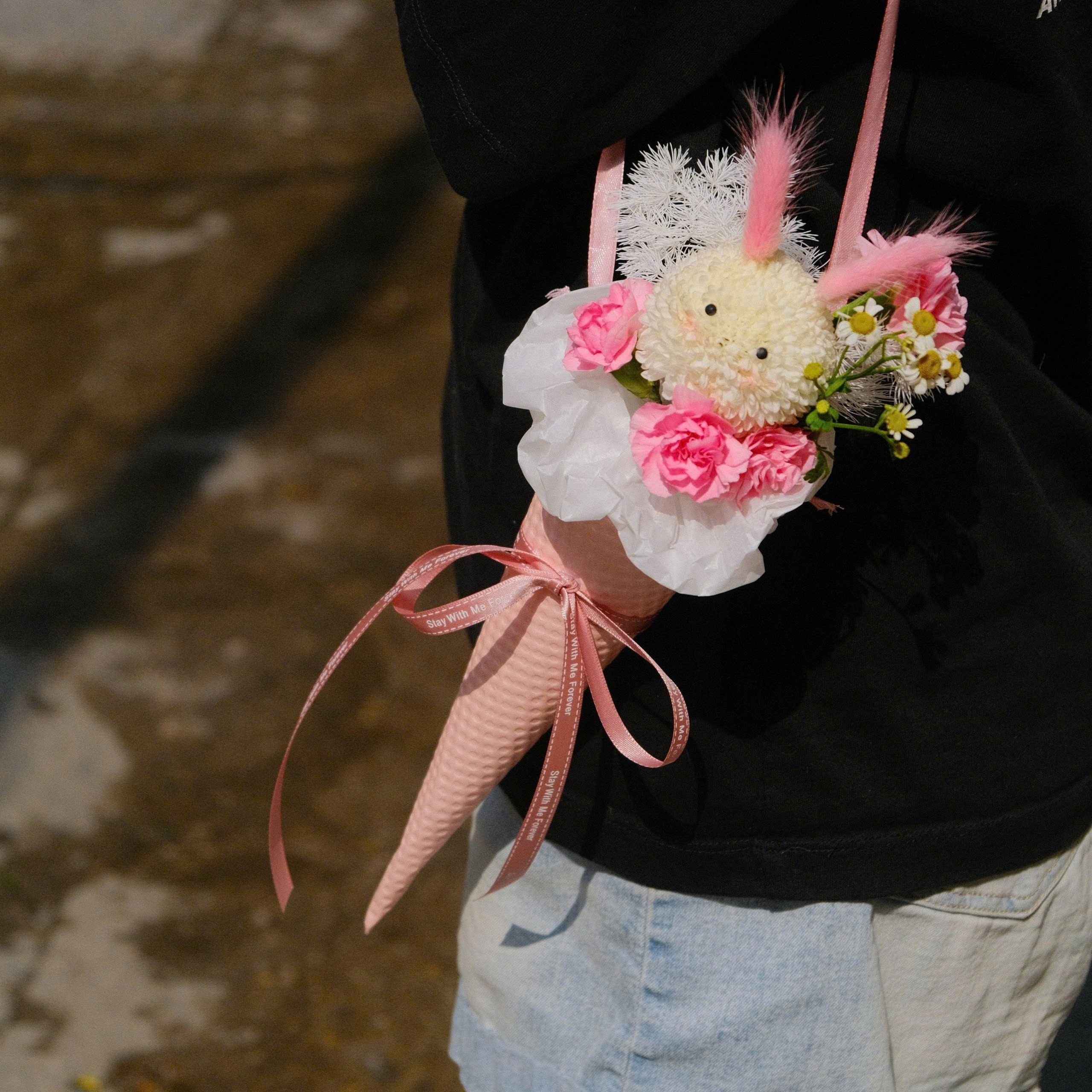 Bó hoa ốc quế Thỏ hồng Mini