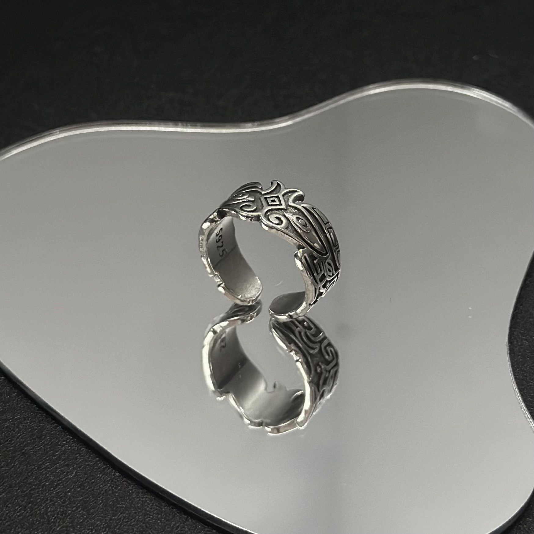 Nhẫn Thần Thú Thao Thiết