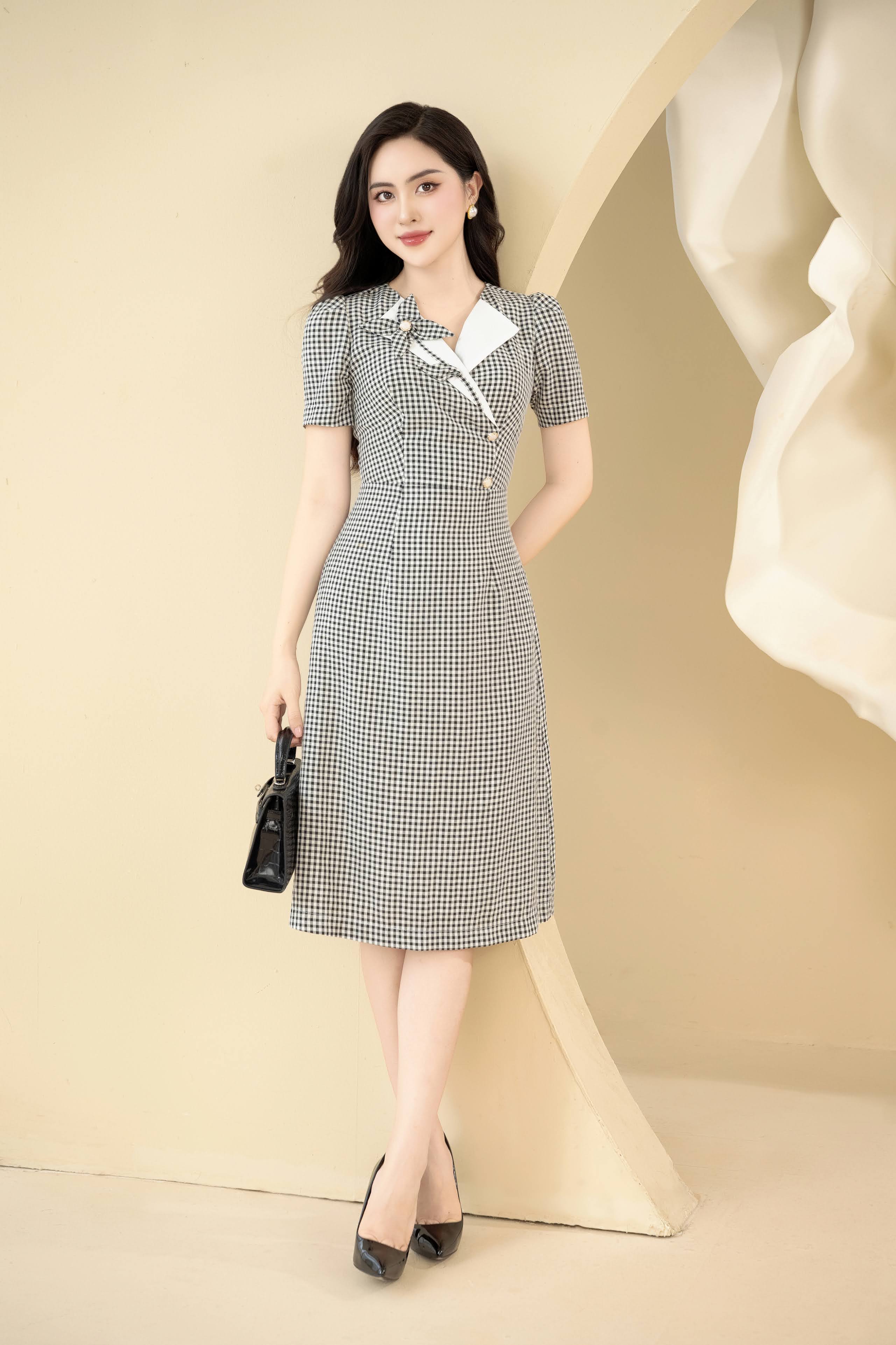 Đầm kẻ đen phối cổ trắng_thumbnail_2