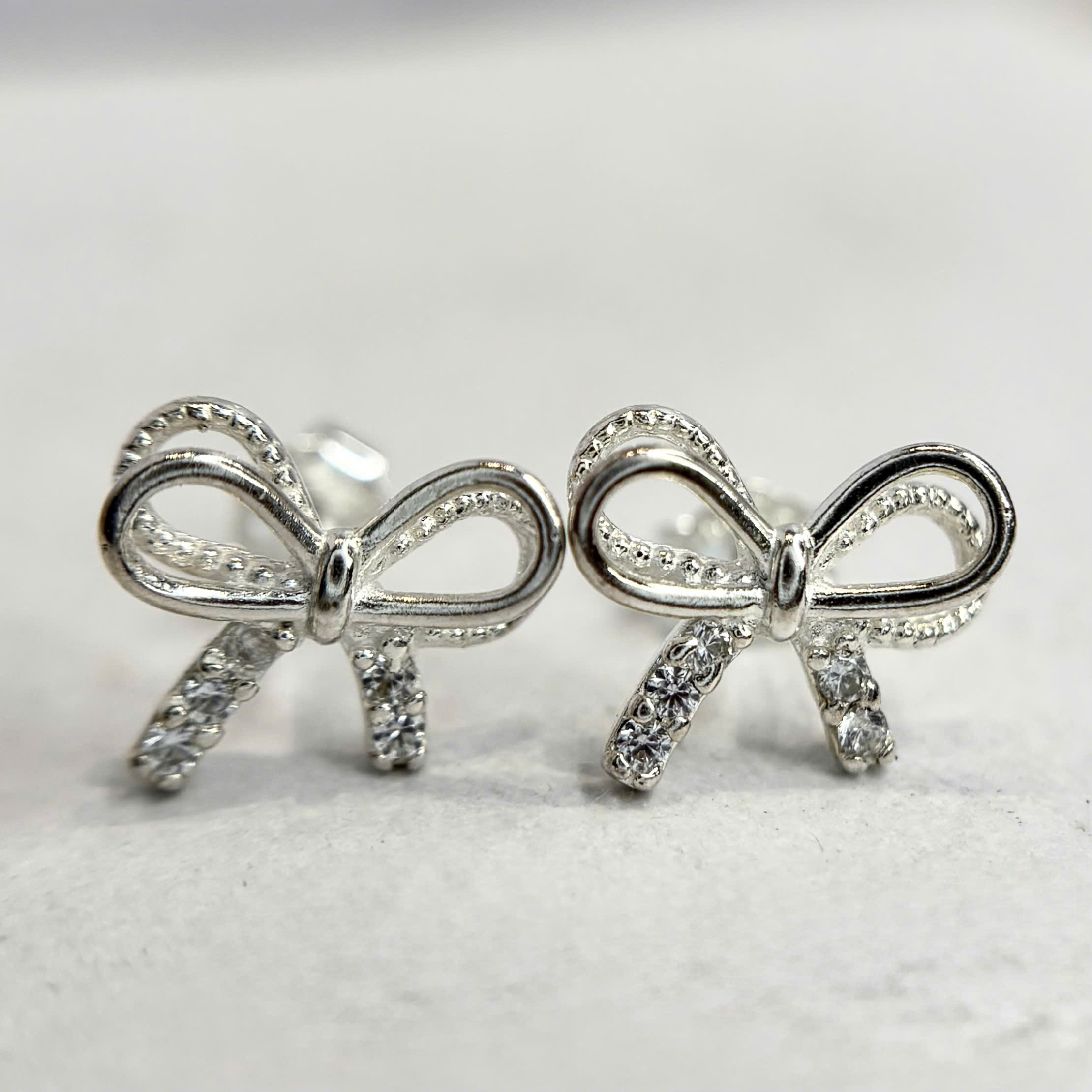 Khuyên kiểu bạc xi kim nơ lồng