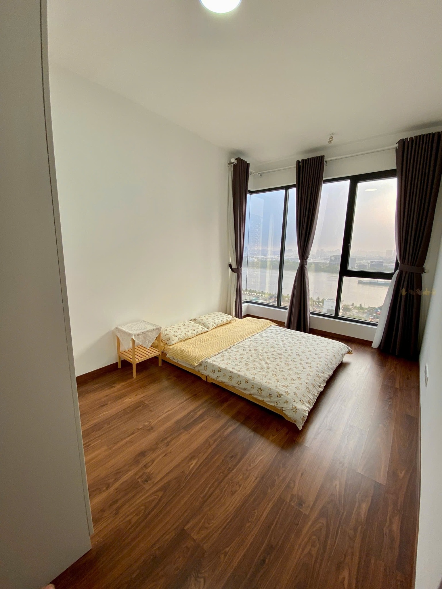 Cho thuê 2 phòng ngủ căn góc hướng Tây Nam mát mẻ_thumbnail_2