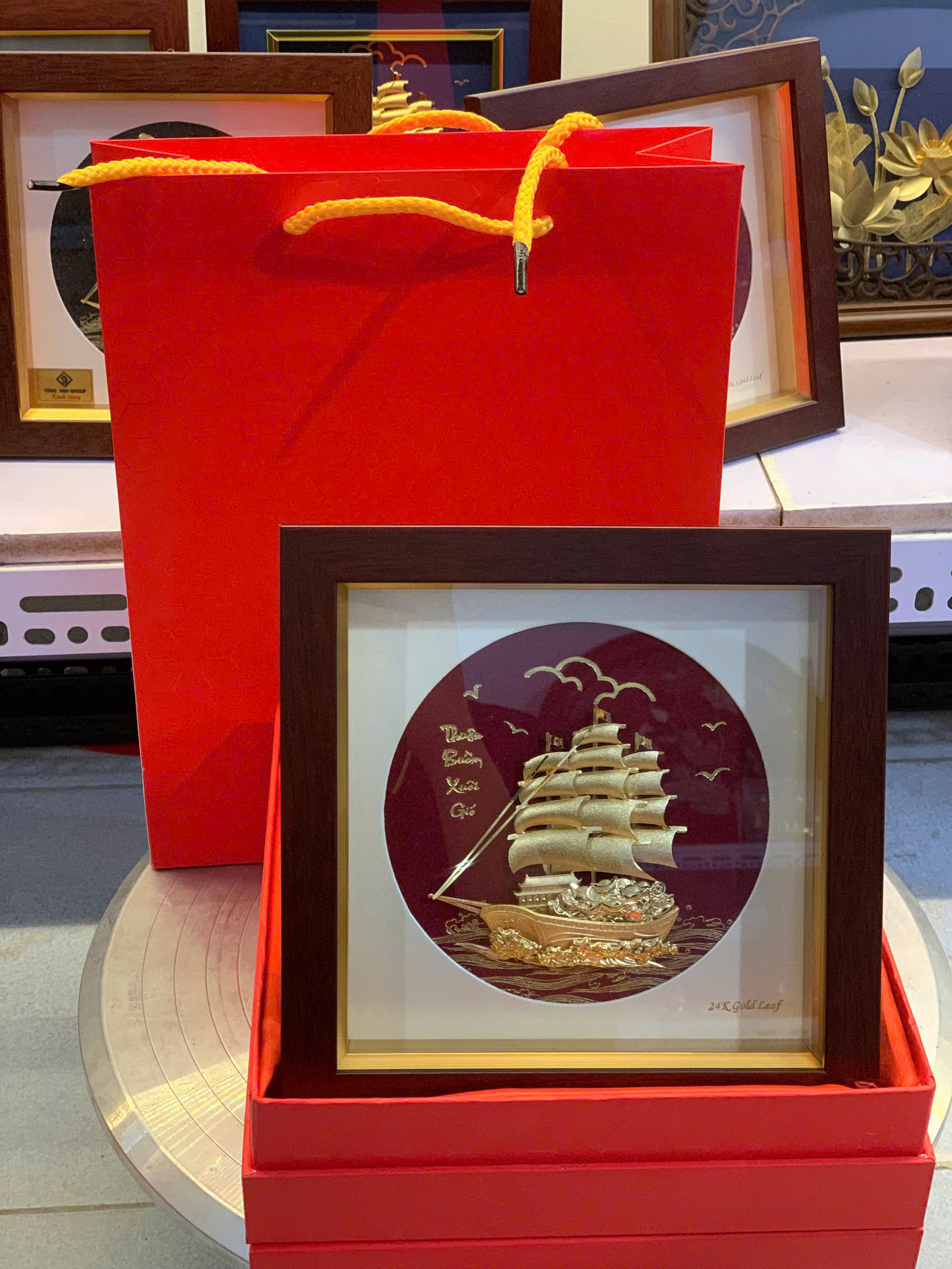 Tranh thuyền thuận buồm xuôi gió 20 cm x 20cm mạ vàng 24k_thumbnail_1