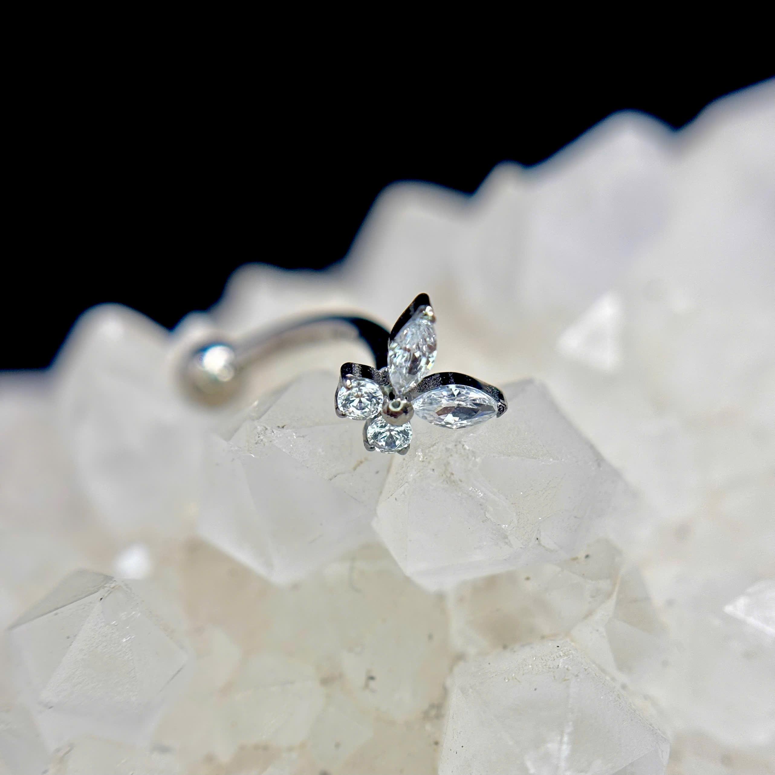 banana titan con bướm trắng đa tình