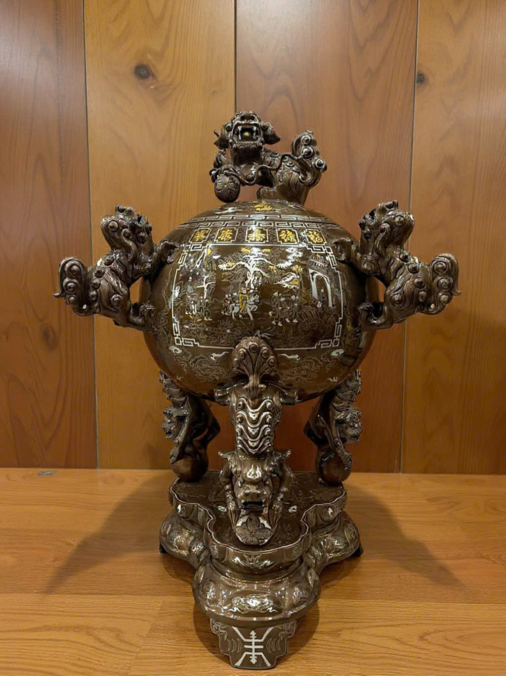 Đỉnh thất lân vờn cầu cao 90cm khảm ngũ sắc 