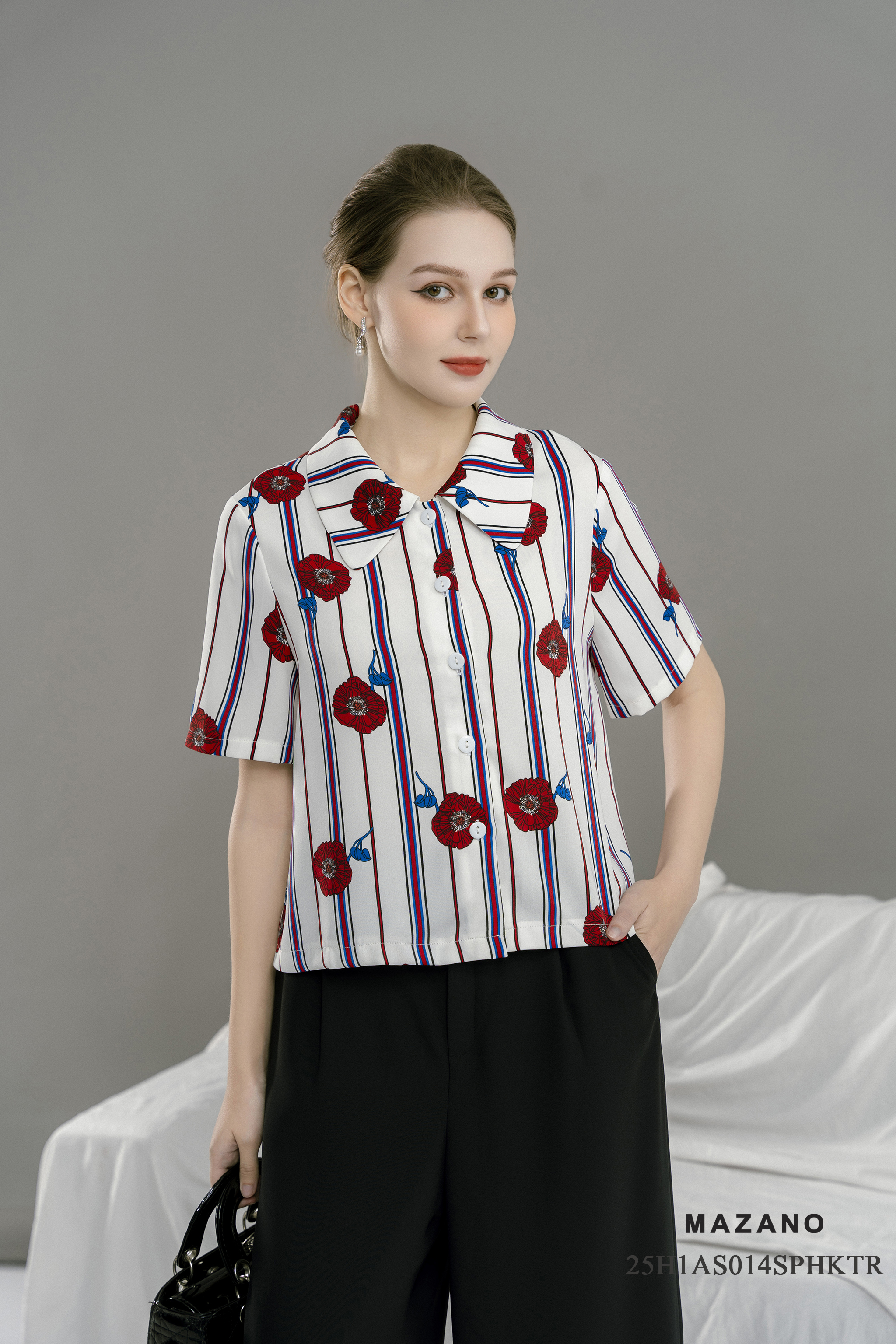 Áo suông cài khuy Vải Thô mỏng Họa tiết kẻ sọc kết hợp hoa poppy  Cổ bẻ cách điệu tay ngắn Dài áo qua eo