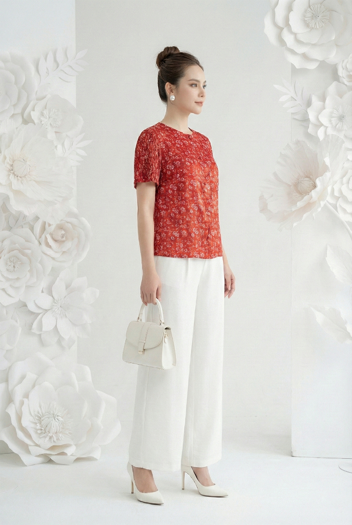 Áo sơ mi vải lụa gấm in hoa đỏ dáng suông cài khuy cổ tàu tay ngắn thiết kế MAZANO_thumbnail_4