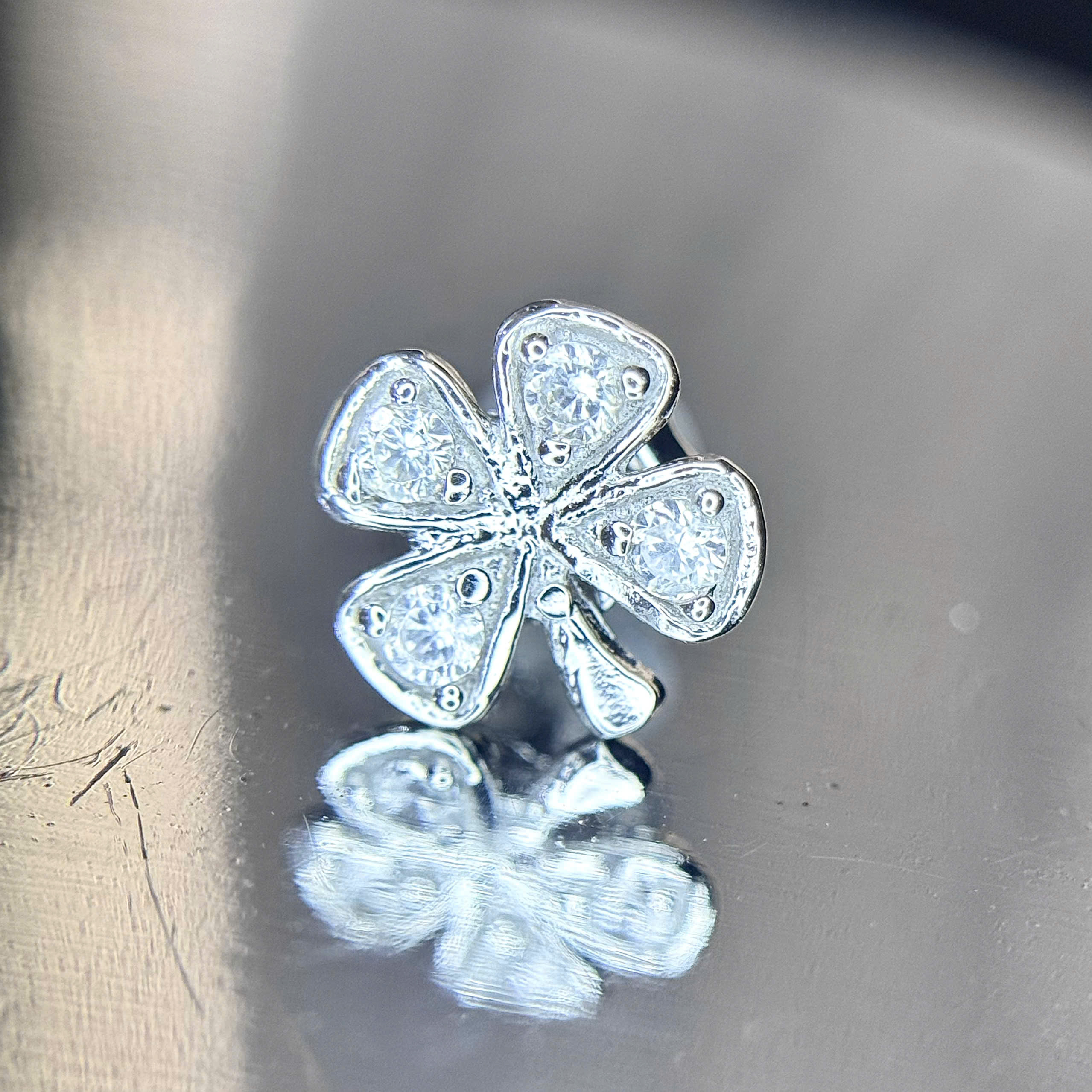 Khuyên kiểu bạc xi kim hoa 4 cánh