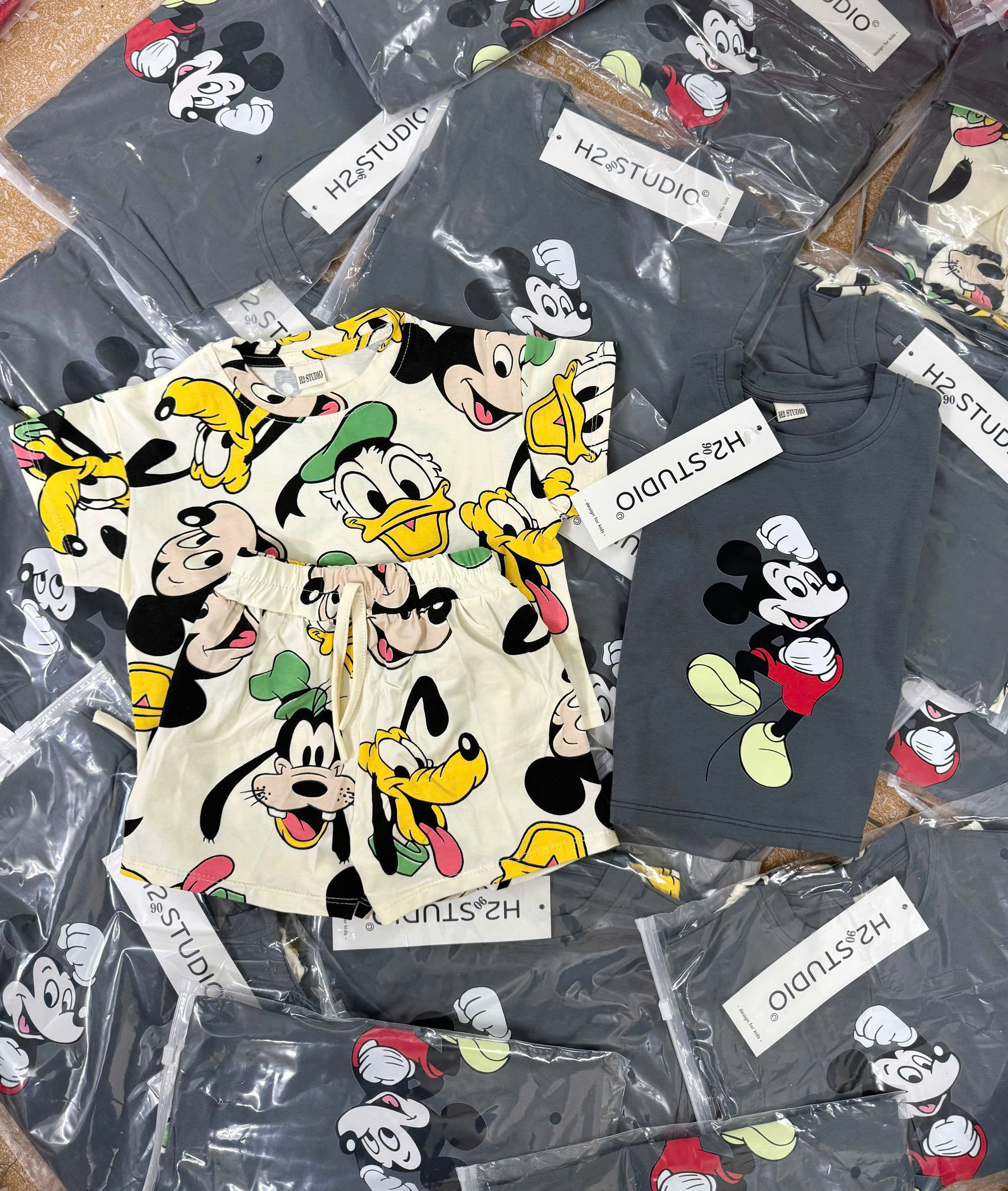 V69 SET 2 ÁO 1 QUẦN MICKEY TẬP THỂ DỤC H2- A100.130