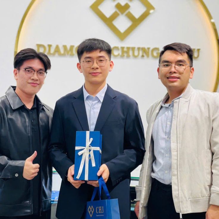 Khach-hang-kim-cuong-CHJ7