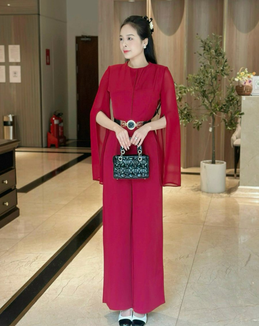 Jumpsuit cổ lọ tay nữ hoàng sang trọng_thumbnail_1