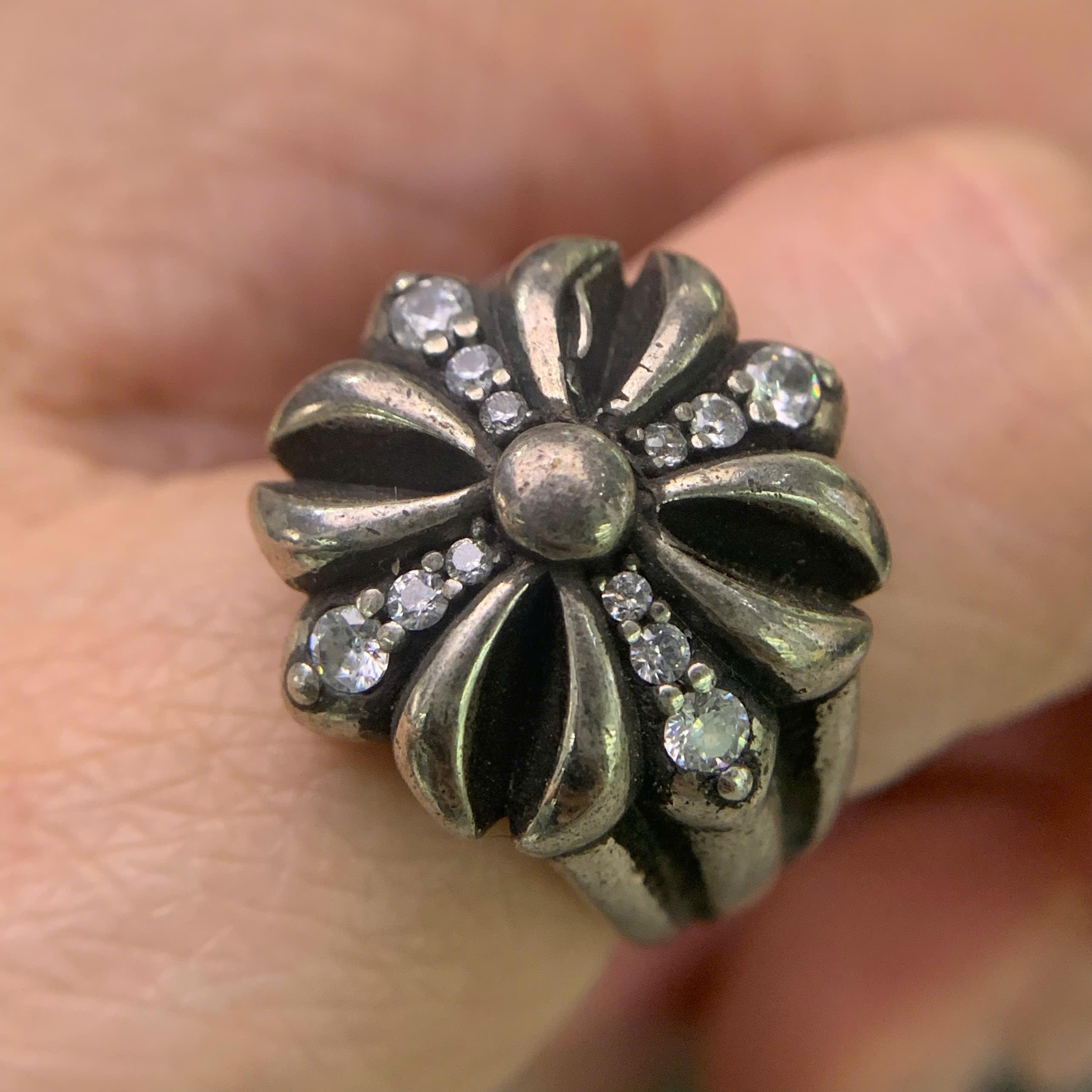 nhẫn kiểu chrome heart dạng bông hoa kim cương dải to dấu cộng size 7_thumbnail_3
