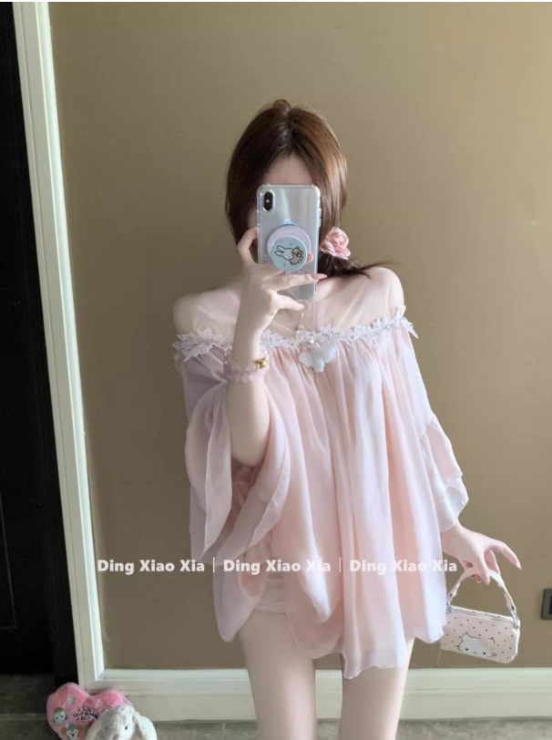 Áo Đầm Hồng Mỏng Dạng Đầm Xòe Phối Hoa_thumbnail_3