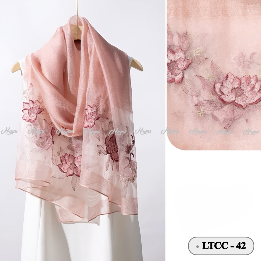 KHĂN TƠ THÊU HOA SEN (LTCC-42 Hồng)