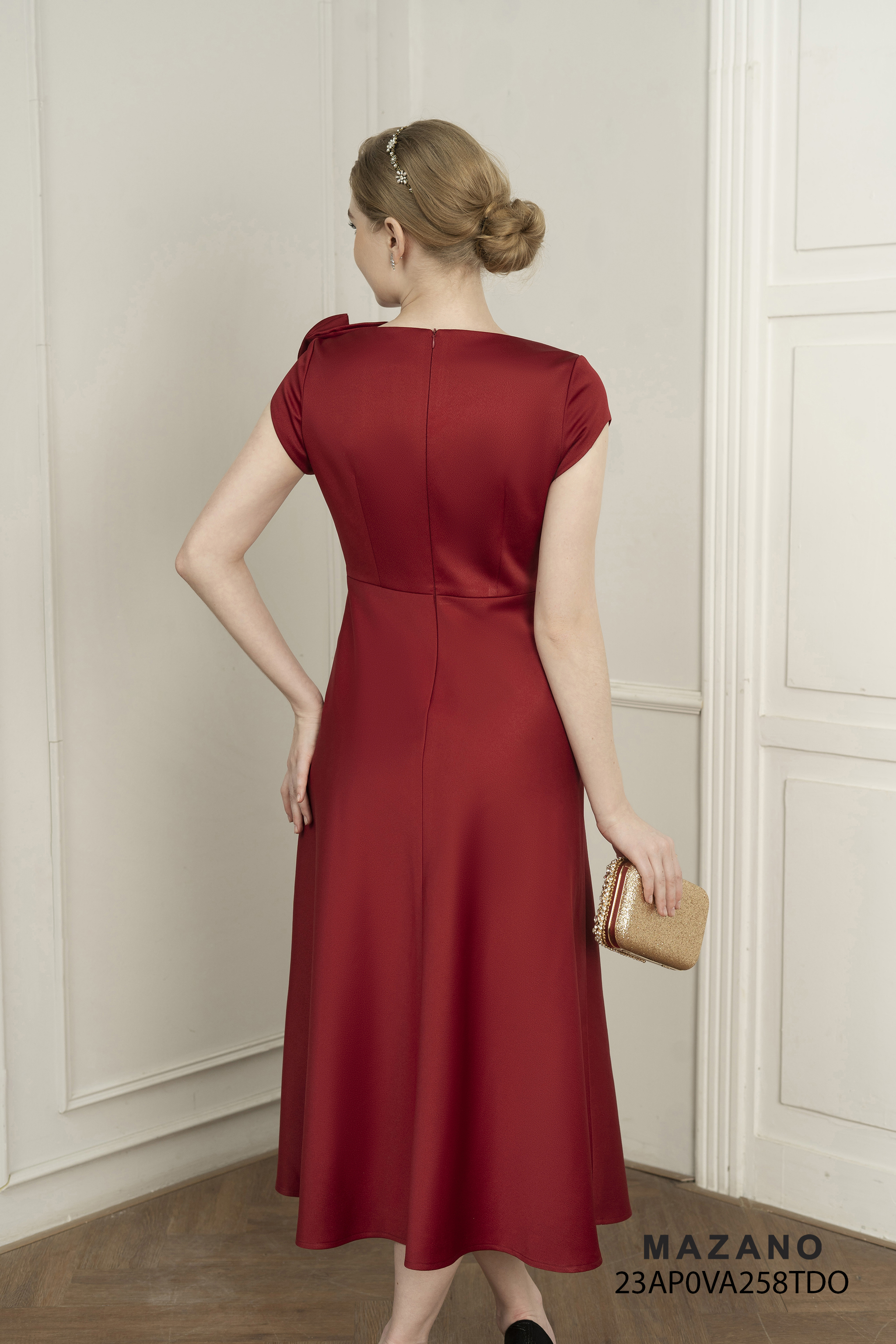 Đầm thân ôm chân rủ, đính hoa cuốn_thumbnail_2