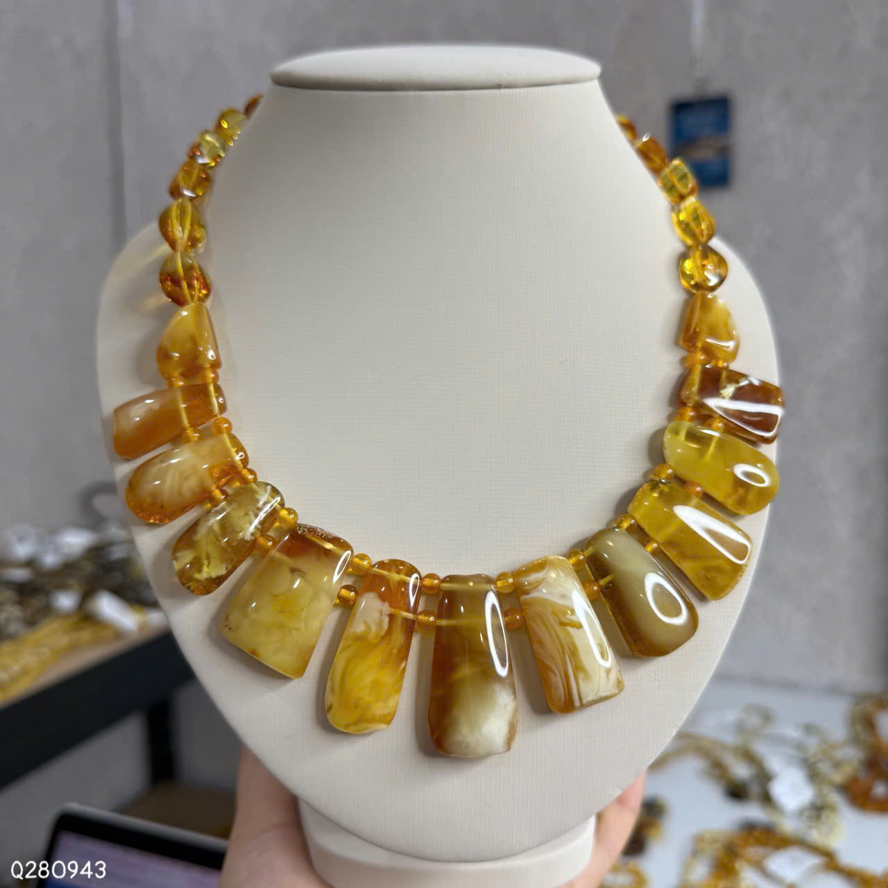 Vòng Cổ Hổ Phách Bản Vân Tự Nhiên – Khi Mỗi Đường Vân Là Một Câu Chuyện Của Thời Gian