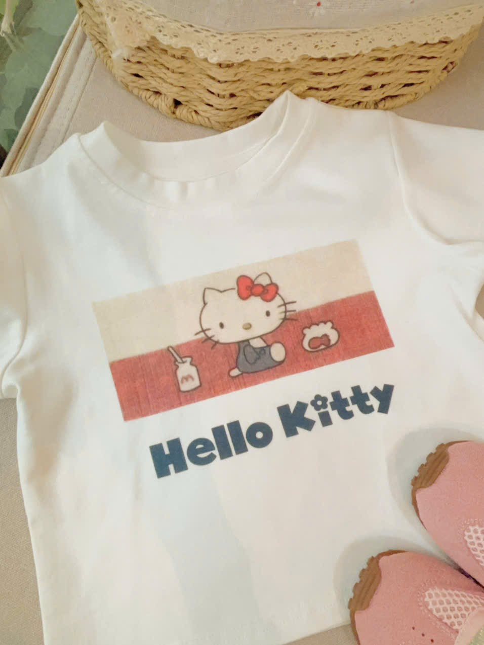 A12 - Áo cotton trắng in hình Hello Kitty hãng Small Cake