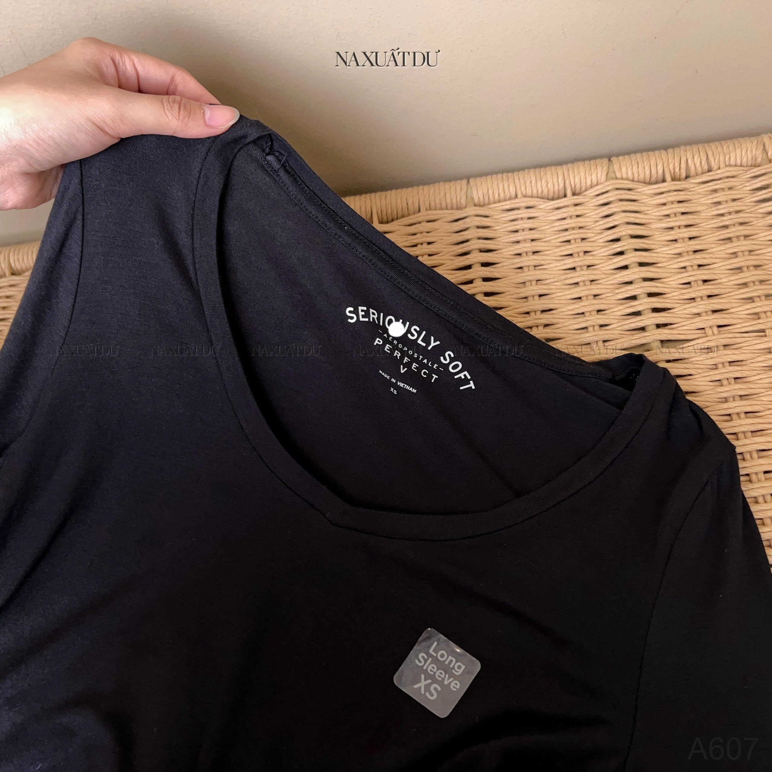 Áo tay dài cổ tim 