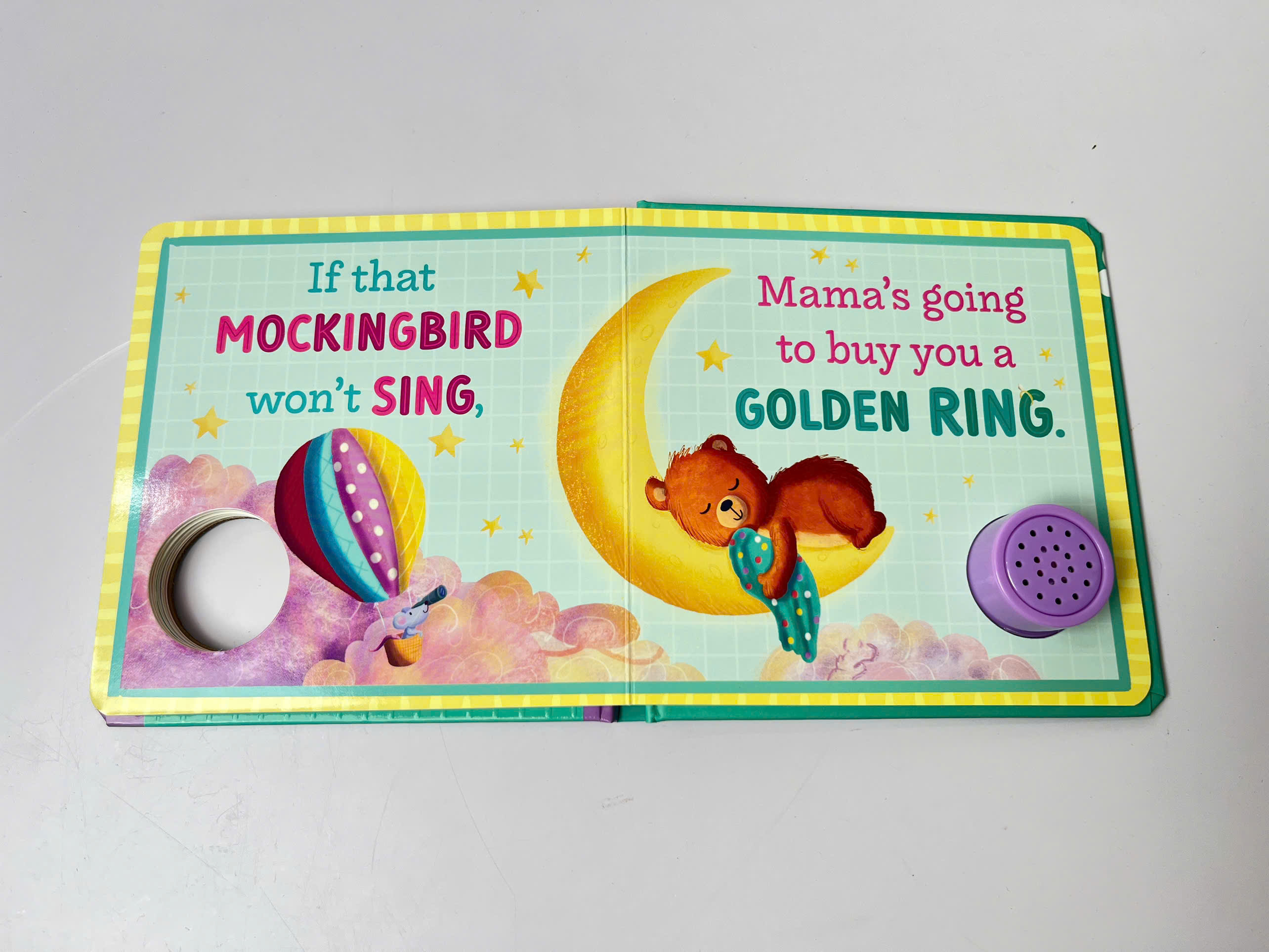 ROUND BUTTON SOUND BOOK - HUSH LITTLE BABY (FSC)_thumbnail_3