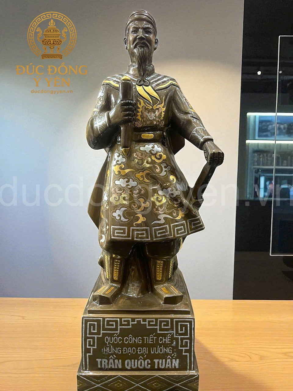 Tượng trần hưng đạo đúc đồng đỏ khảm tam khí dát điểm vàng KT cao 50cm_thumbnail_1