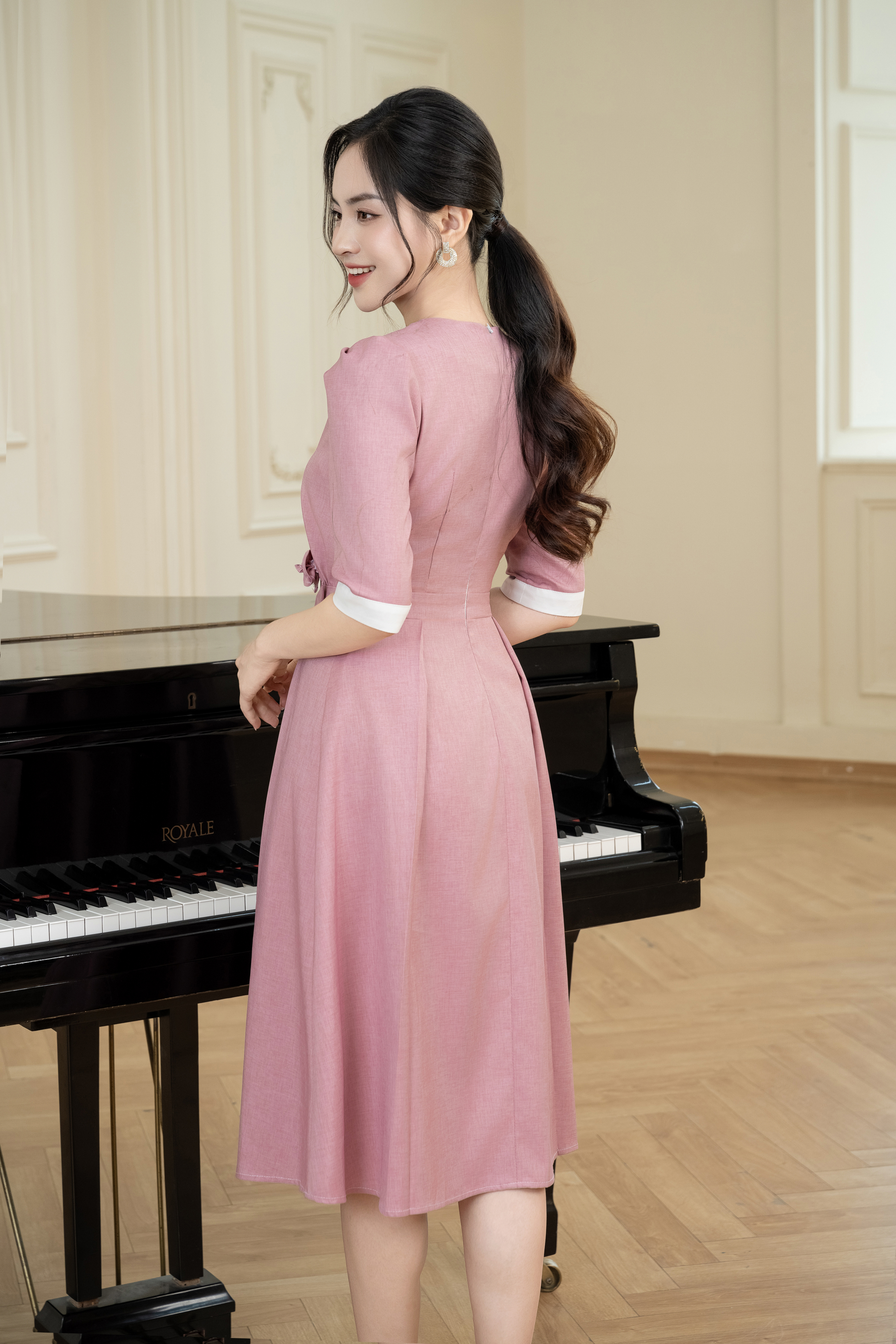 Đầm xoè hồng tay phối phối trắng đính hoa eo_thumbnail_1