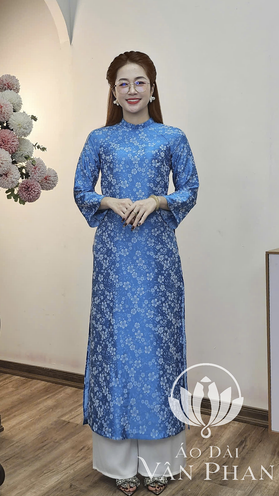 CT360 áo dài cách tân cổ 2p tay loe gấm xanh biển