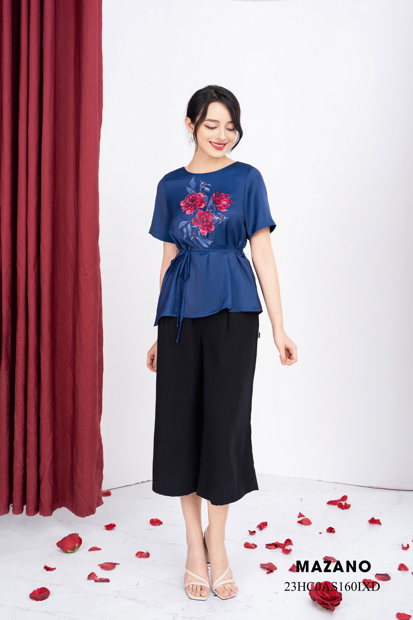 Áo top xanh thắt đai in hoa hồng đỏ_thumbnail_2