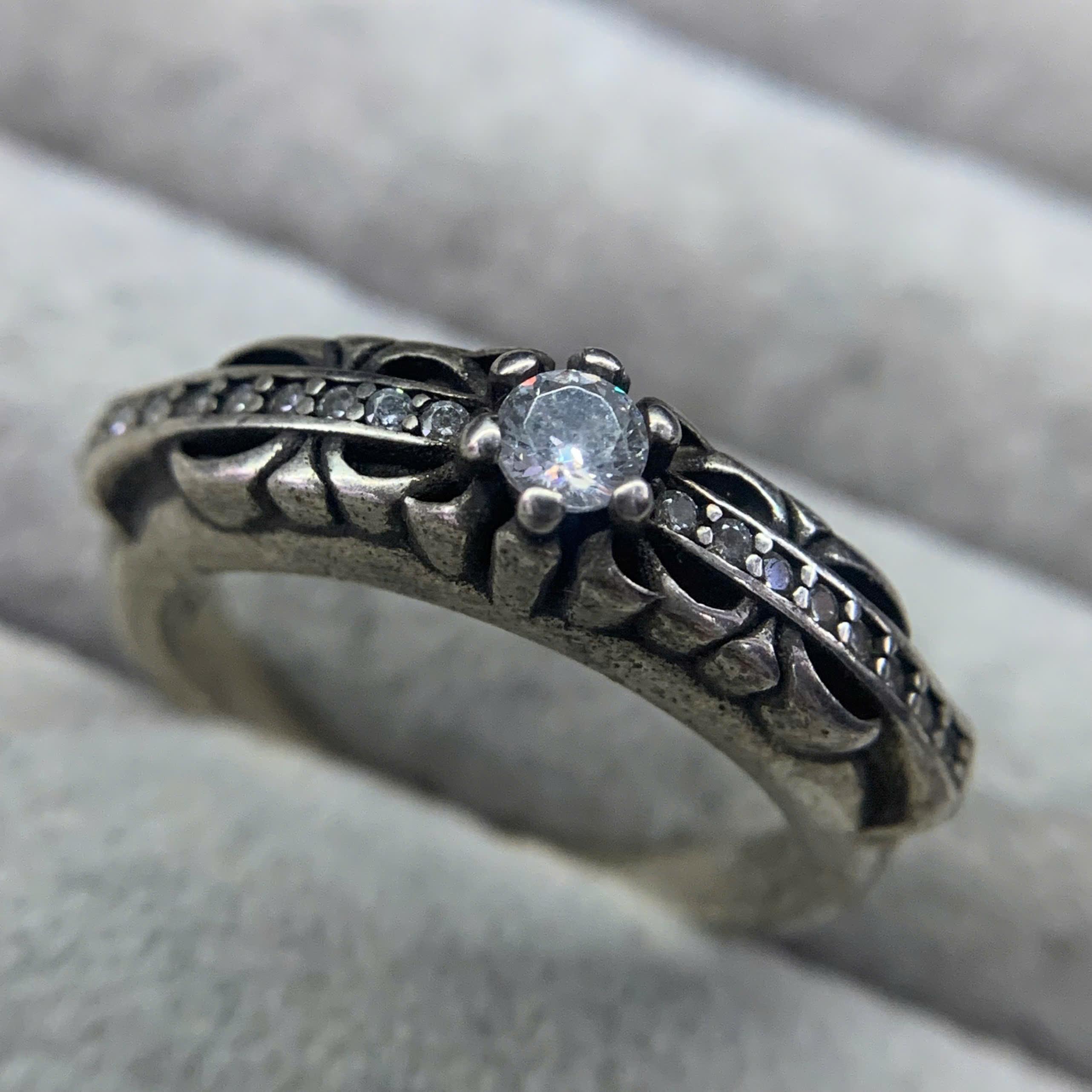 nhẫn kiểu chrome đính kim cương trắng size 8