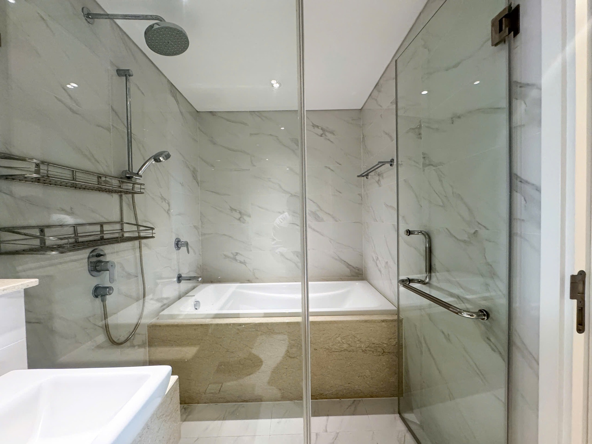 ĐẢO KIM CƯƠNG CHO THUÊ CĂN 3PN NỘI THẤT CƠ BẢN VIEW SÔNG SÀI GÒN TRỰC DIỆN - TRỐNG SẴN