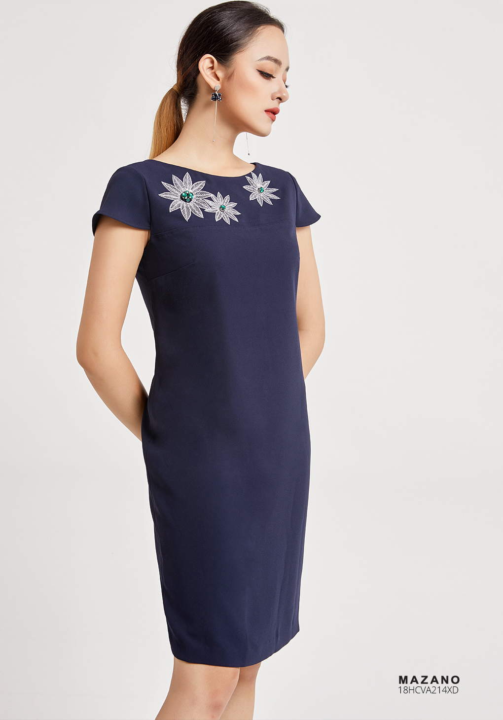 Váy xanh ôm thêu hoa đính đá_thumbnail_2