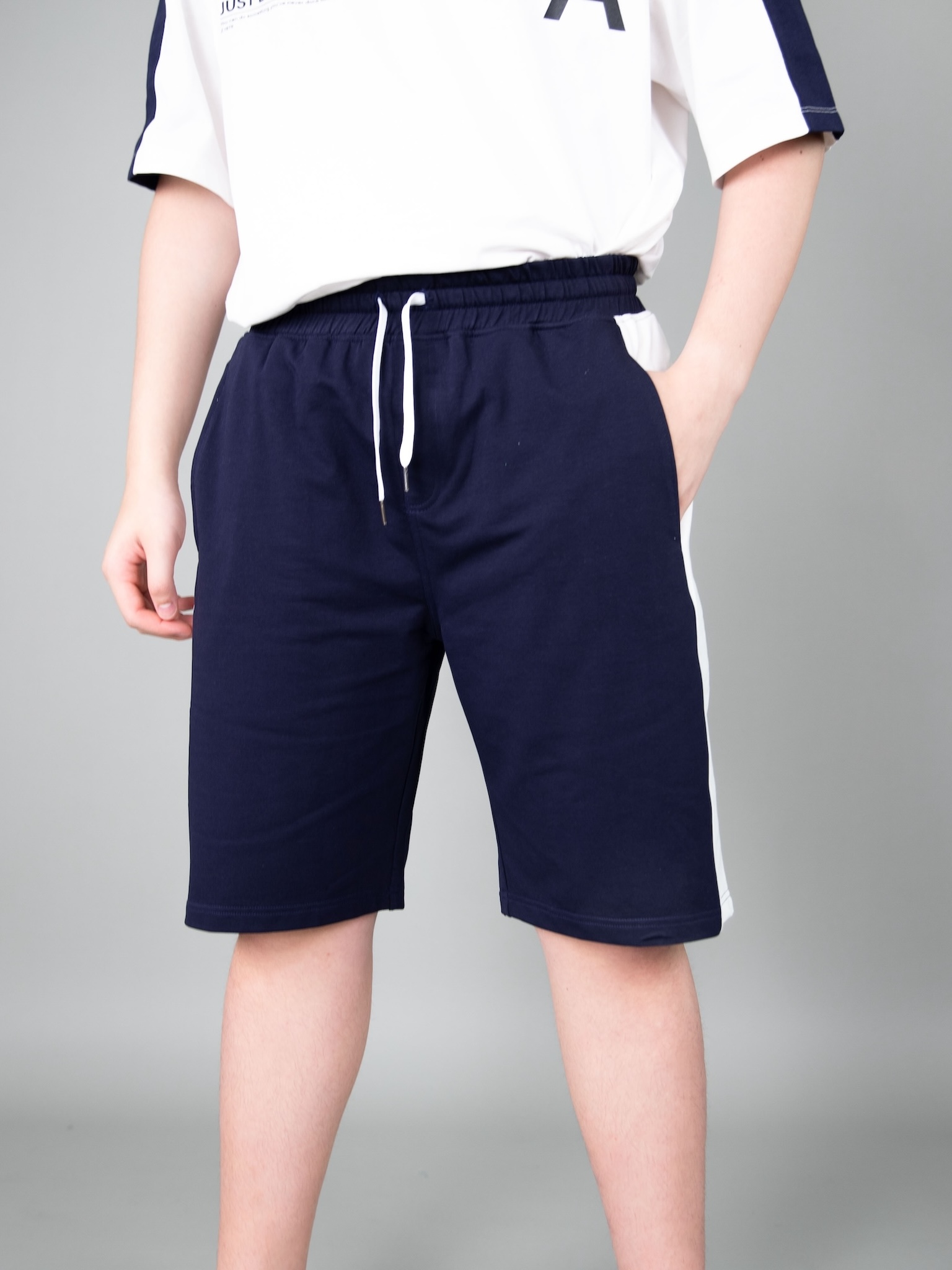 Quần short bé trai xanh đen phối 2 sọc trắng