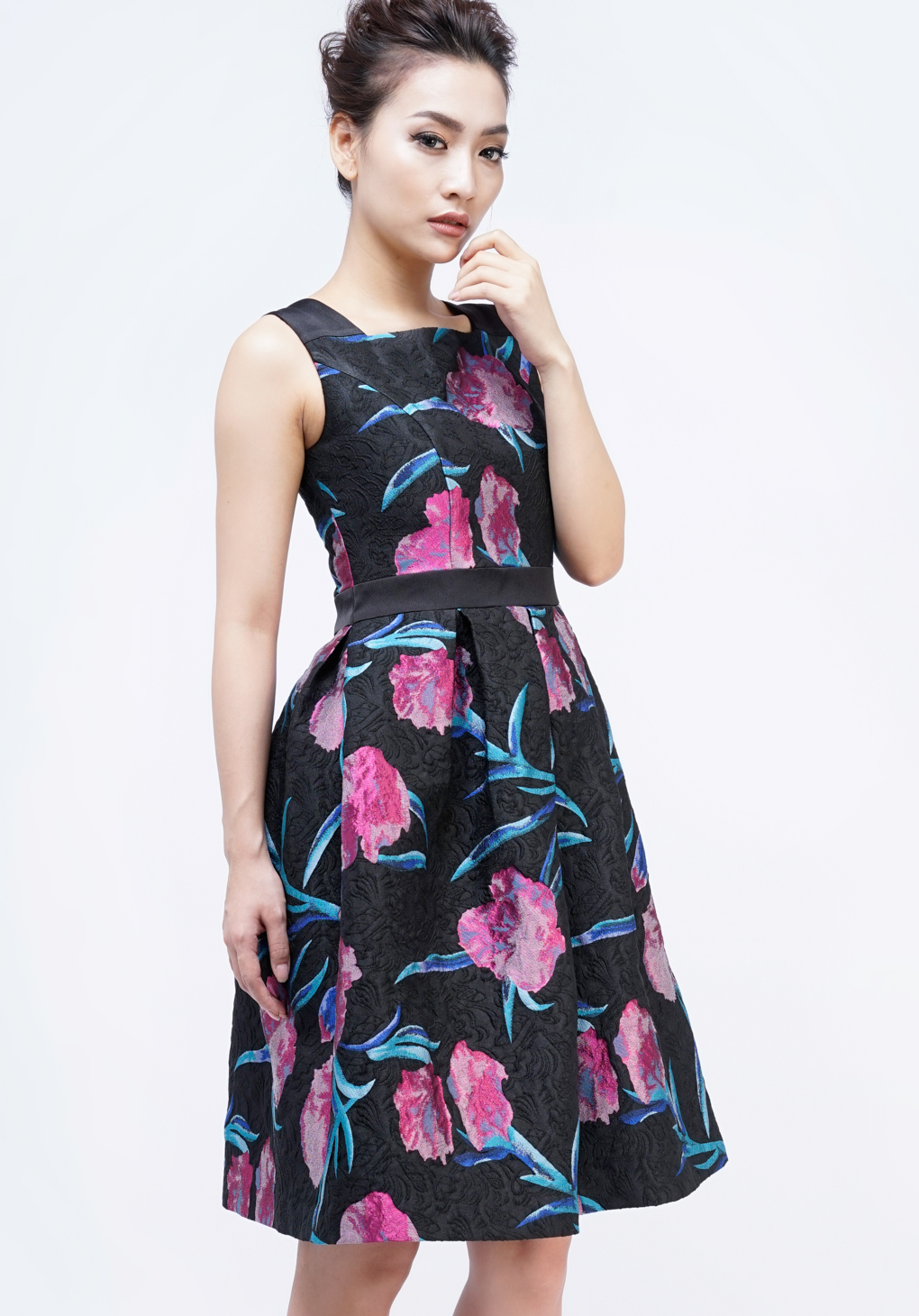 Đầm hoa xòe cổ vuông sát tay_thumbnail_2