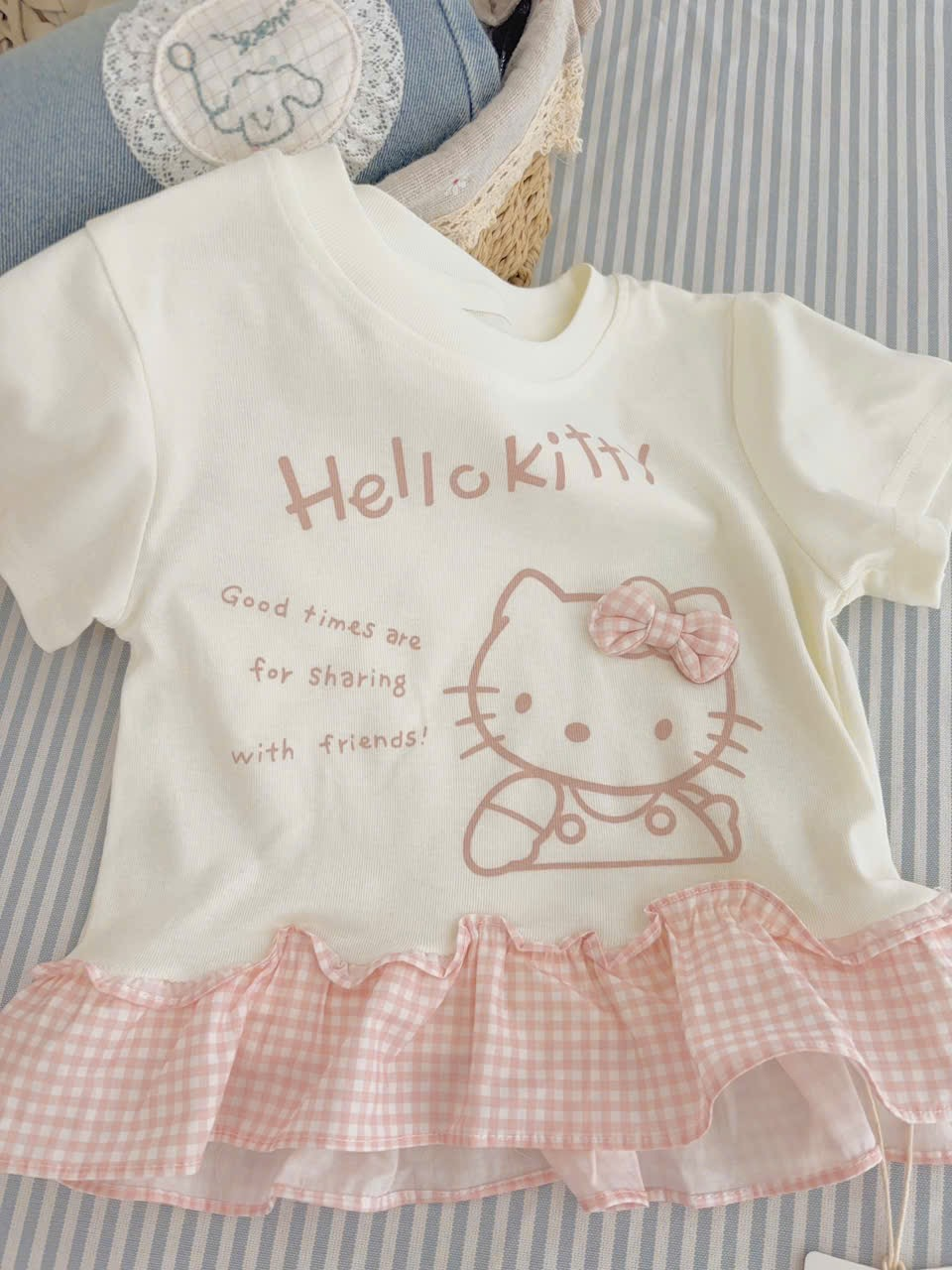 (C28) Áo thun cộc tay hoạ tiết kitty viền bèo caro đỏ hãng TX_thumbnail_2