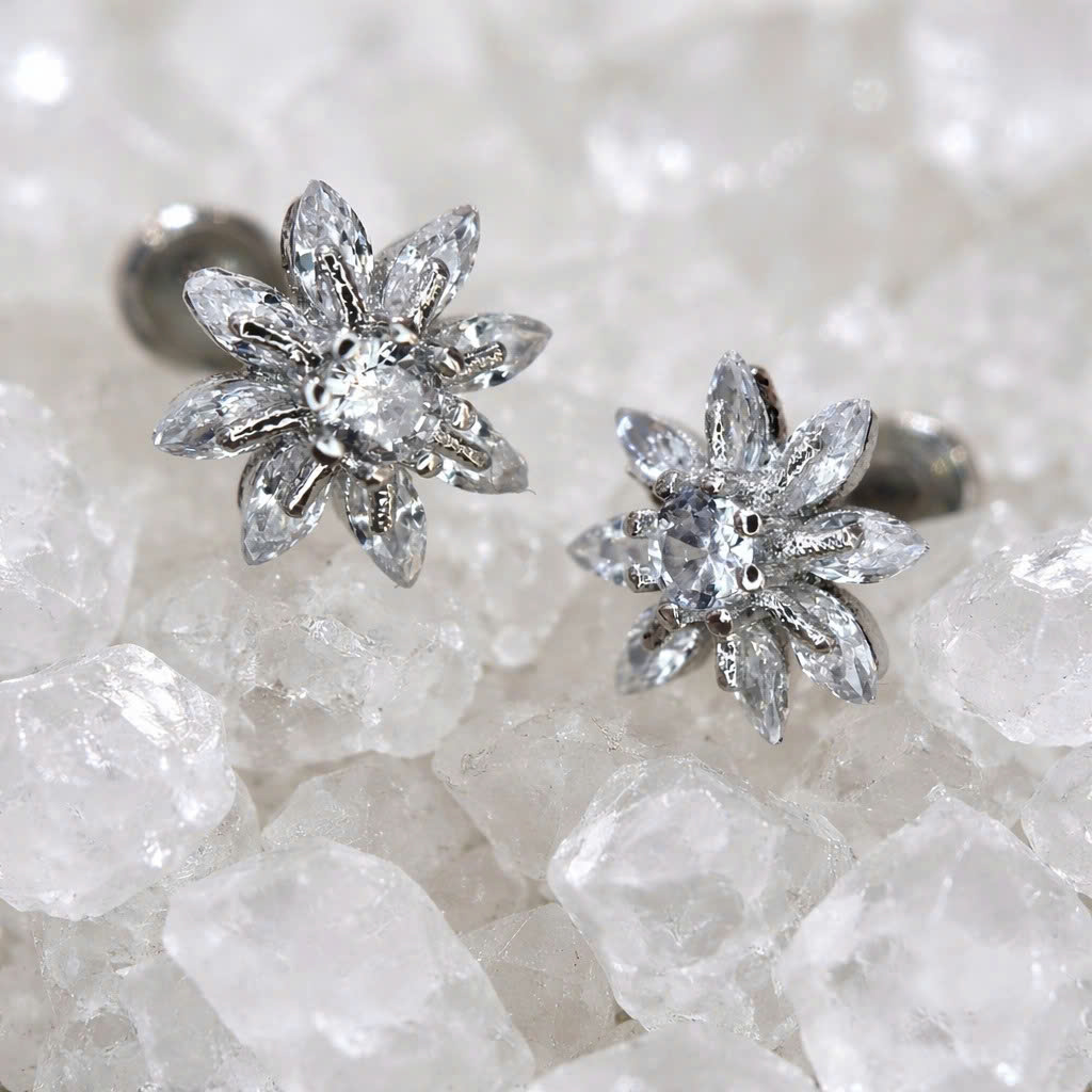 Khuyên kiểu hoa 8 cánh đá trắng dẹt_thumbnail_1